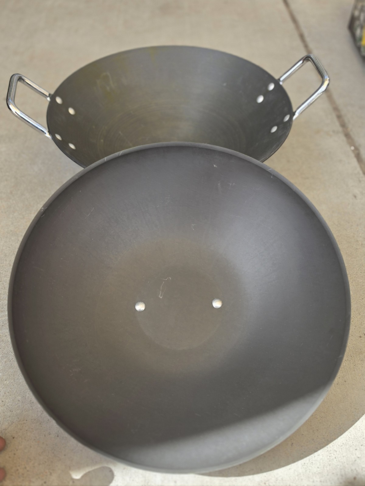 Calphalon 14 in Black Wok – Gas & Electric Stove Compatible Cookware