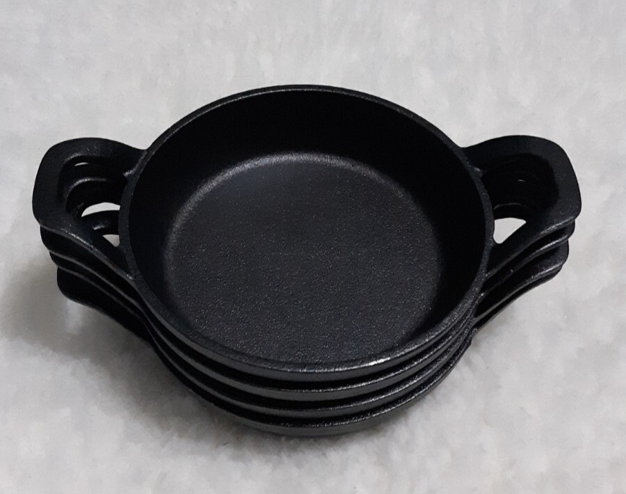 4-Unbranded Mini Cast Iron Skillets 6.3 x 6.3 x 1.5 Inch Cast Iron Pans.