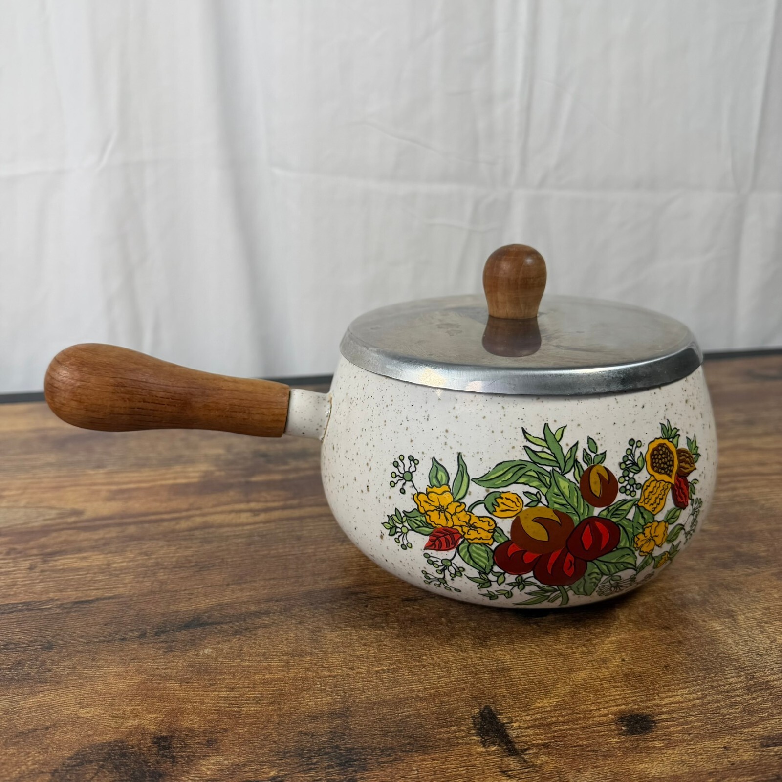 Vintage 1970s Enamel Fondue Pot Speckled White Floral Fruit Wood Handle Lid