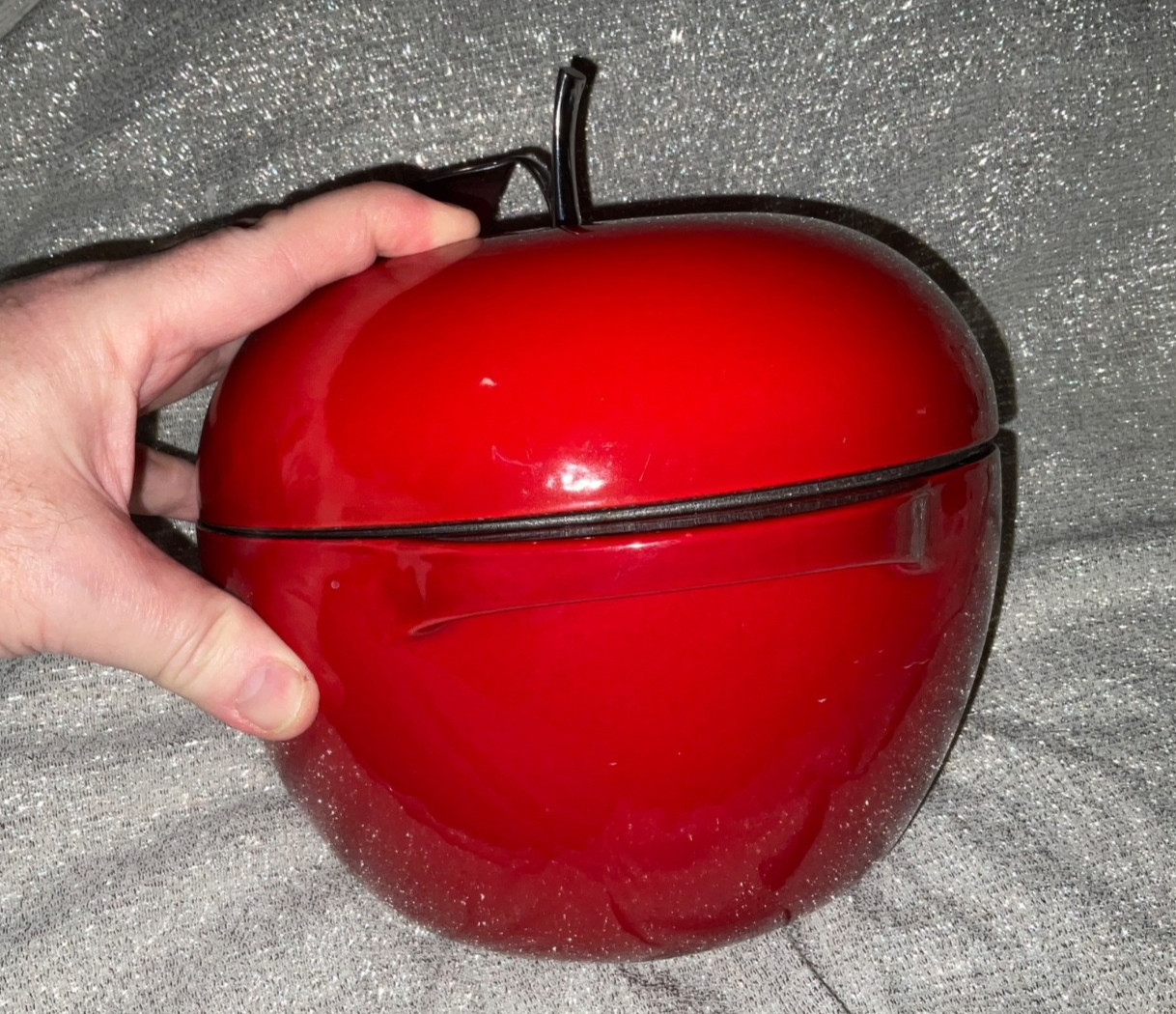 Lodge Enameled Cast Iron Dutch Oven with Lid 3 Qt Red Apple Shaped See Pics