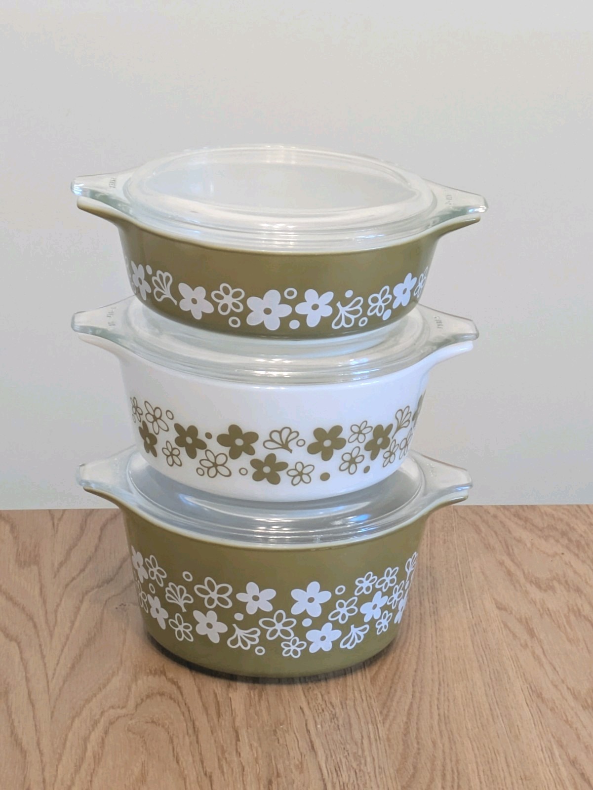 Pyrex Spring Blossom casserole dishes Lids Crazy Daisy 473 472 461 Set Of 3