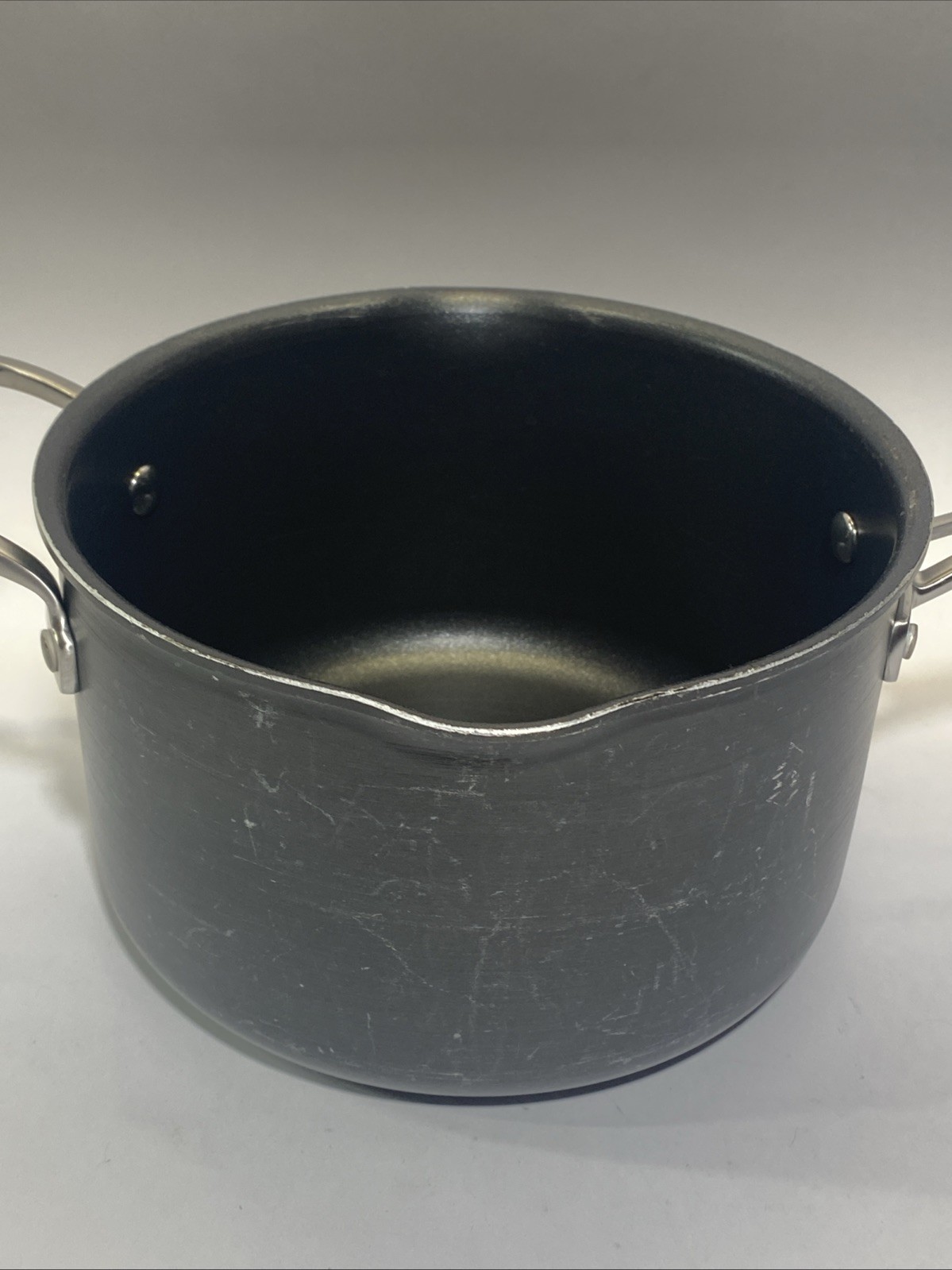 Member’s Mark 4Qt Saucepan Pour Spout Rim Anodized Dual Riveted Handles Heavy!
