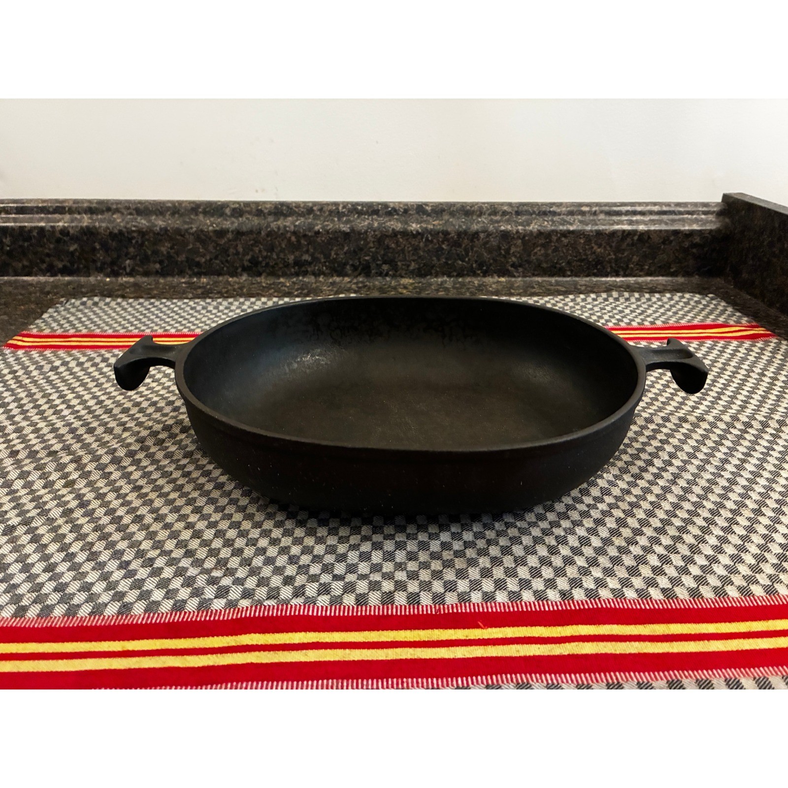 Le Creuset Matte Black Cast Iron Oval Dutch Oven 25cm Made in France 9.75in