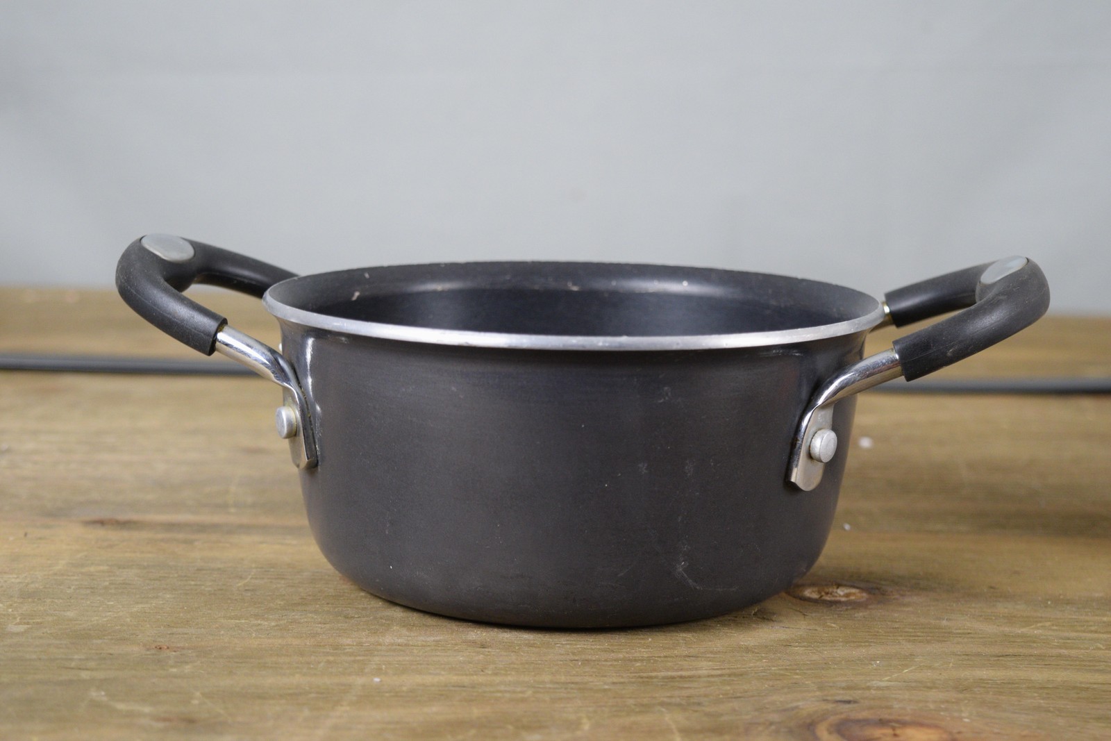 Tramontina 2-Handle Sauce Pot 1.5 Qt Porcelain Enamel Nonstick Made in USA Black