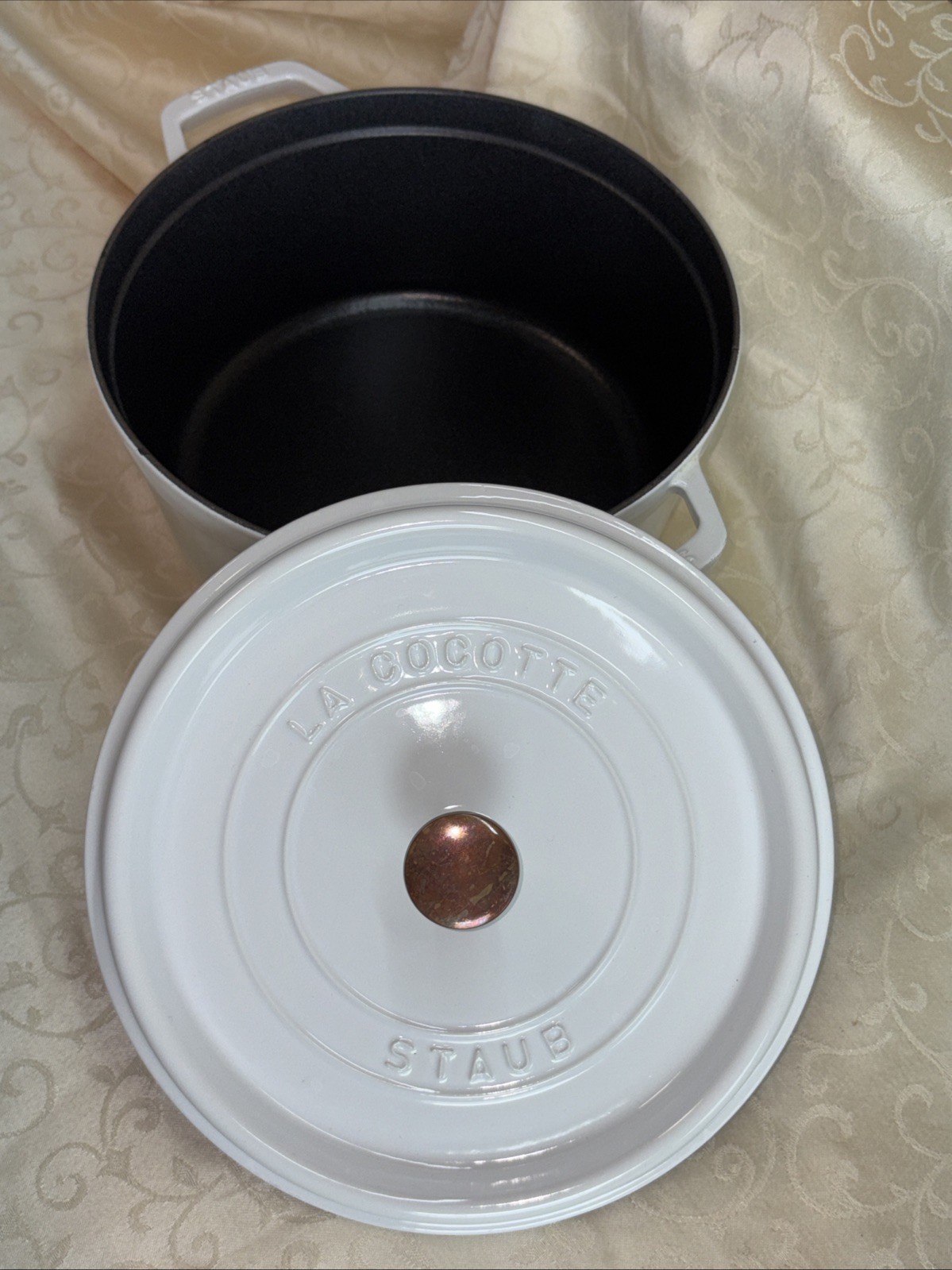 STAUB Cast Iron Dutch Oven 5.5-qt Round LA Cocotte Staub White