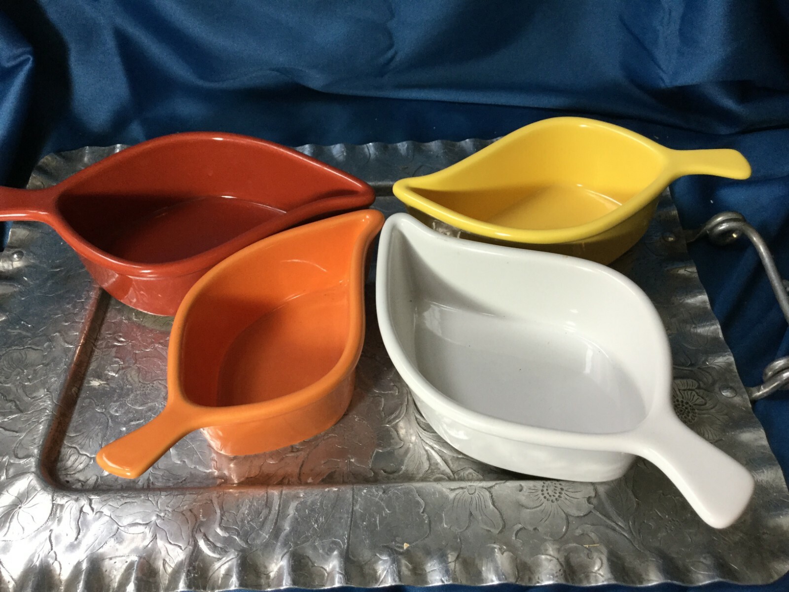 Chantal leaf ramekin dish SET of 4, 2 12oz and 2 8 oz yellow orange white red