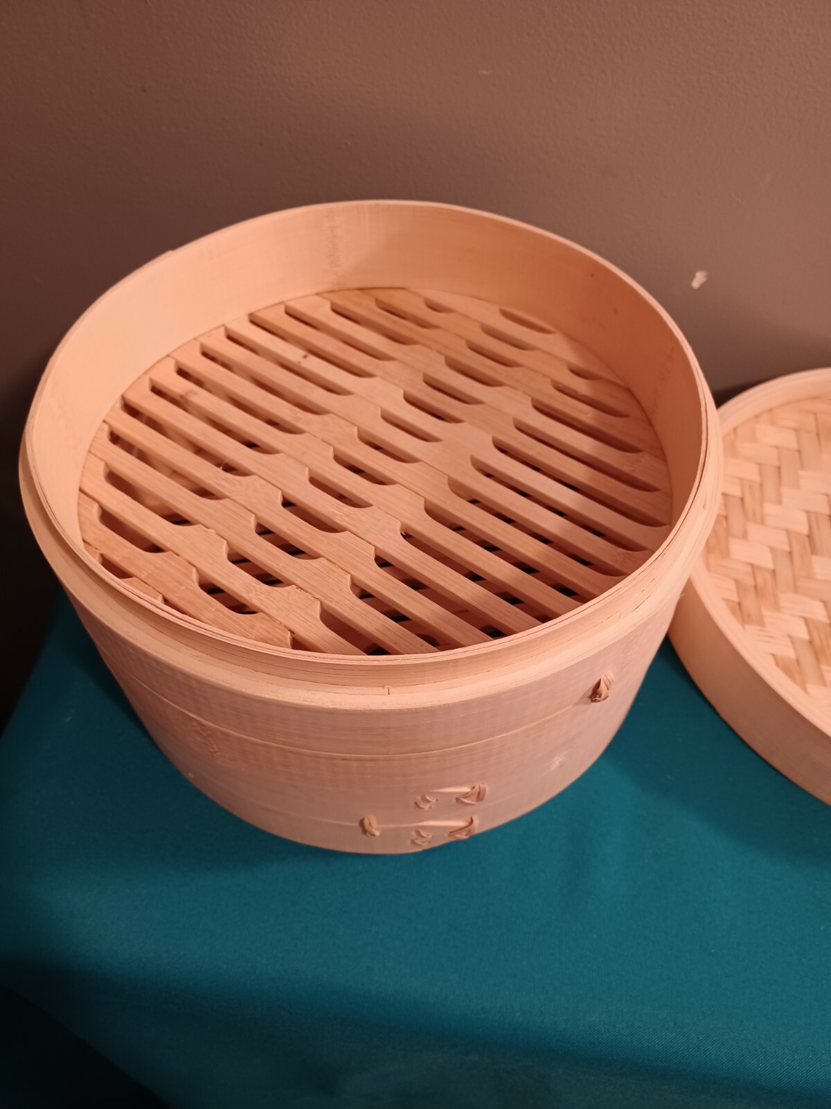 Helen’s Asian Kitchen 10 inch Steamer Set Natural Bamboo – New