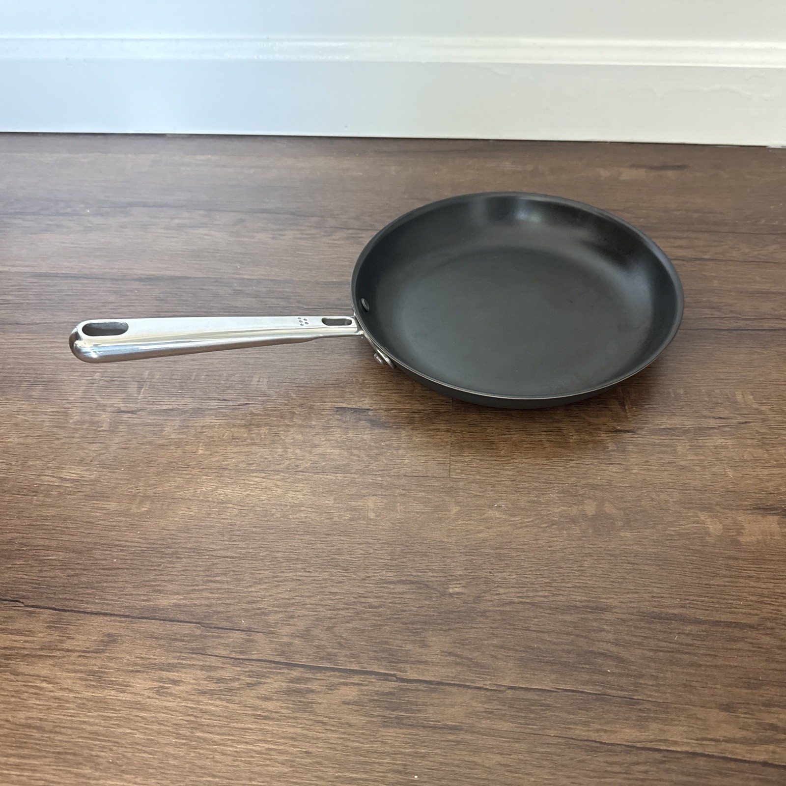 Misen 2-Piece Set Carbon Nonstick Frying Pans Nitrided Tri-Ply 8-inch & 10-inch