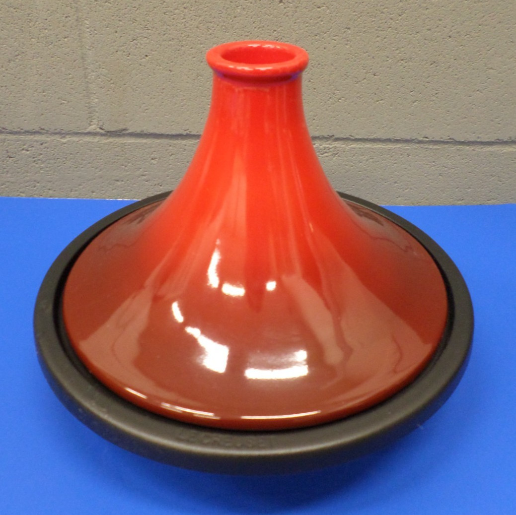 LE CREUSET France Moroccan Tagine 27 Enamel Cast Iron Red Stoneware 2.5 qt