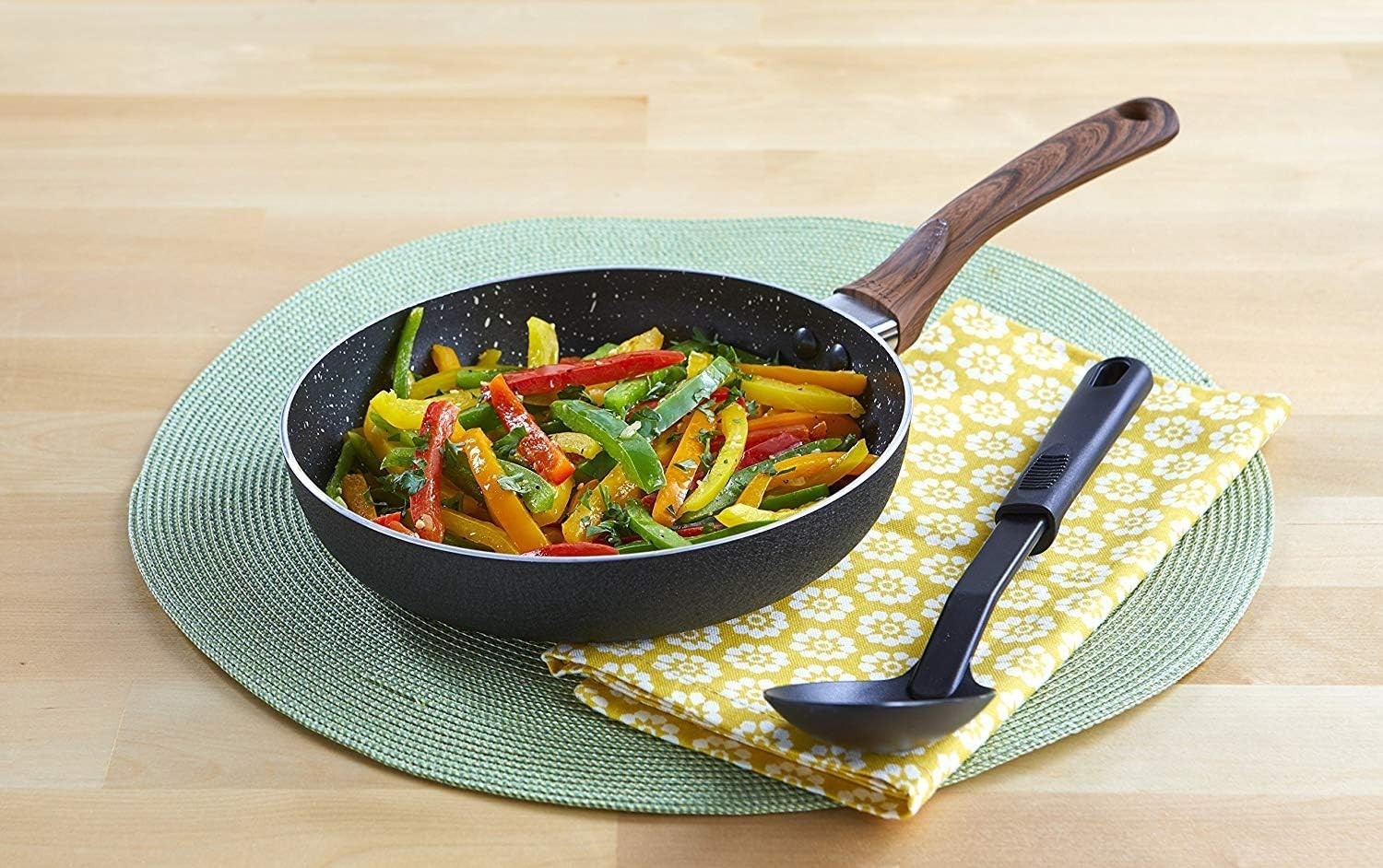 Versatile 8-Inch Fry Pan with Woodlook Handle – Ideal for Searing and Sautéing