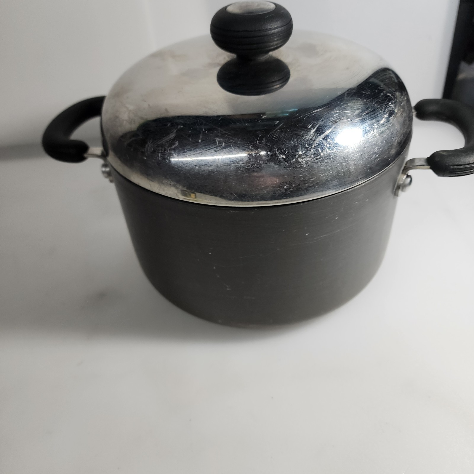 Circulon Meyer Stock Pot Pan 3.5 QT. Hard Anodized Non-Stick with Dome Lid