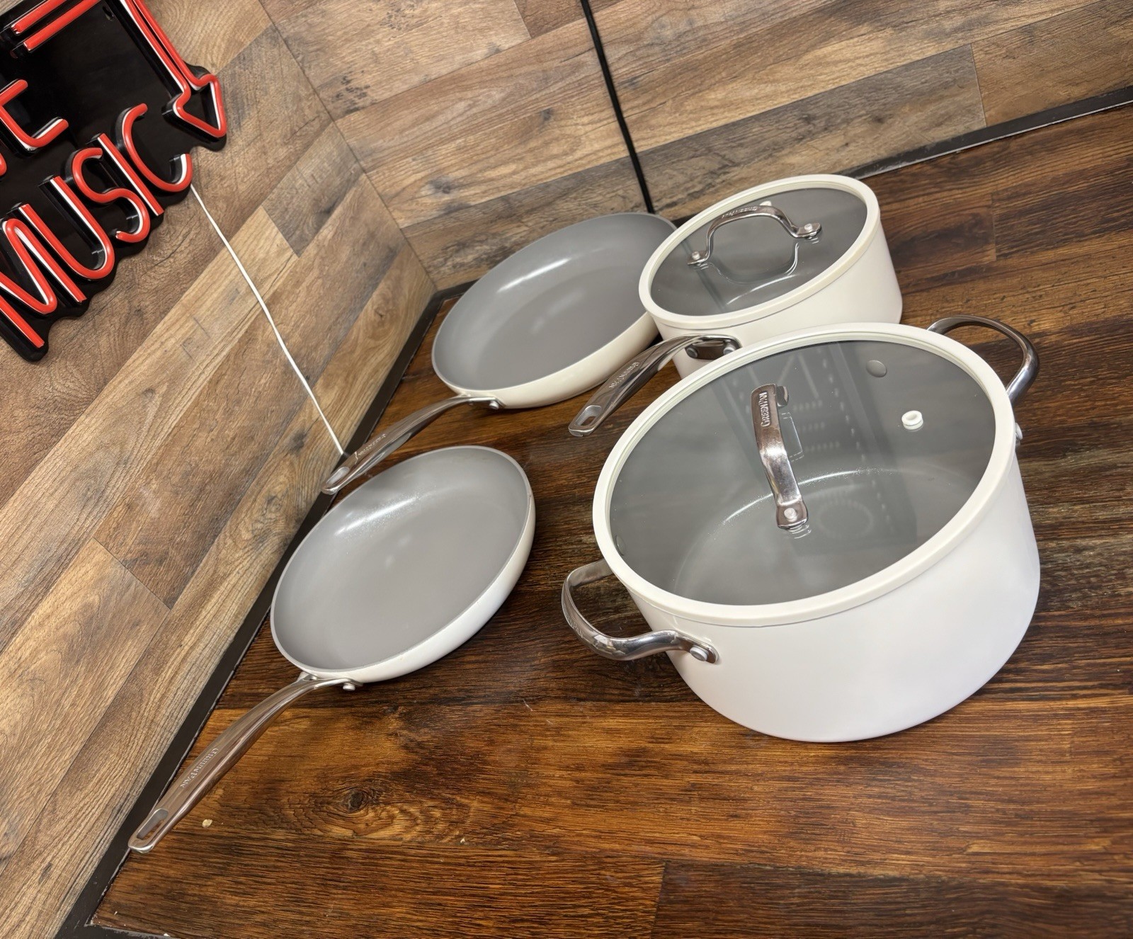GreenPan Eras Ceramic Non-Stick 6 piece Cookware Set White, USED A COUPLE TIMES