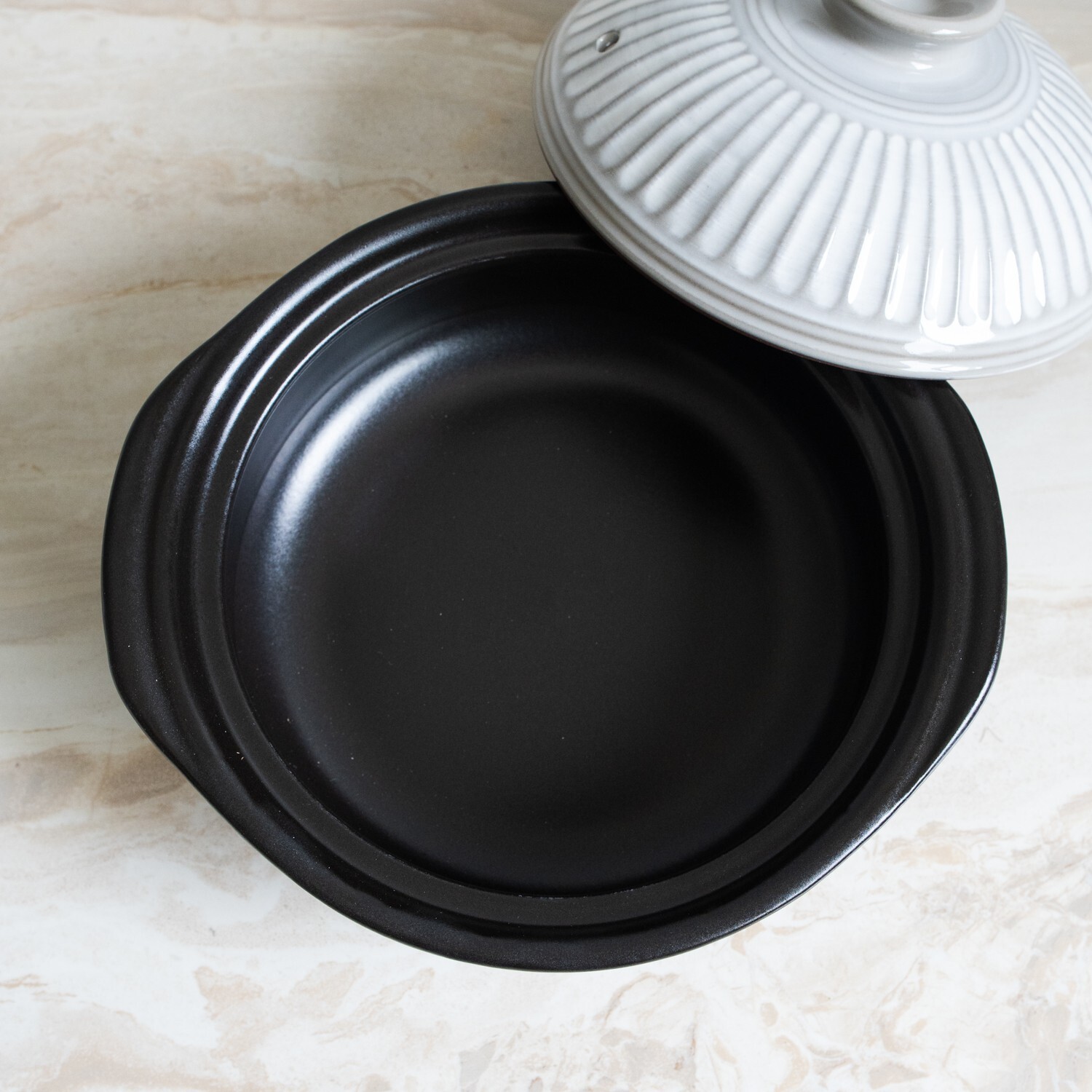 Donabe Kikka Kohiki White – Banko Ware – Medium (for 2 people)