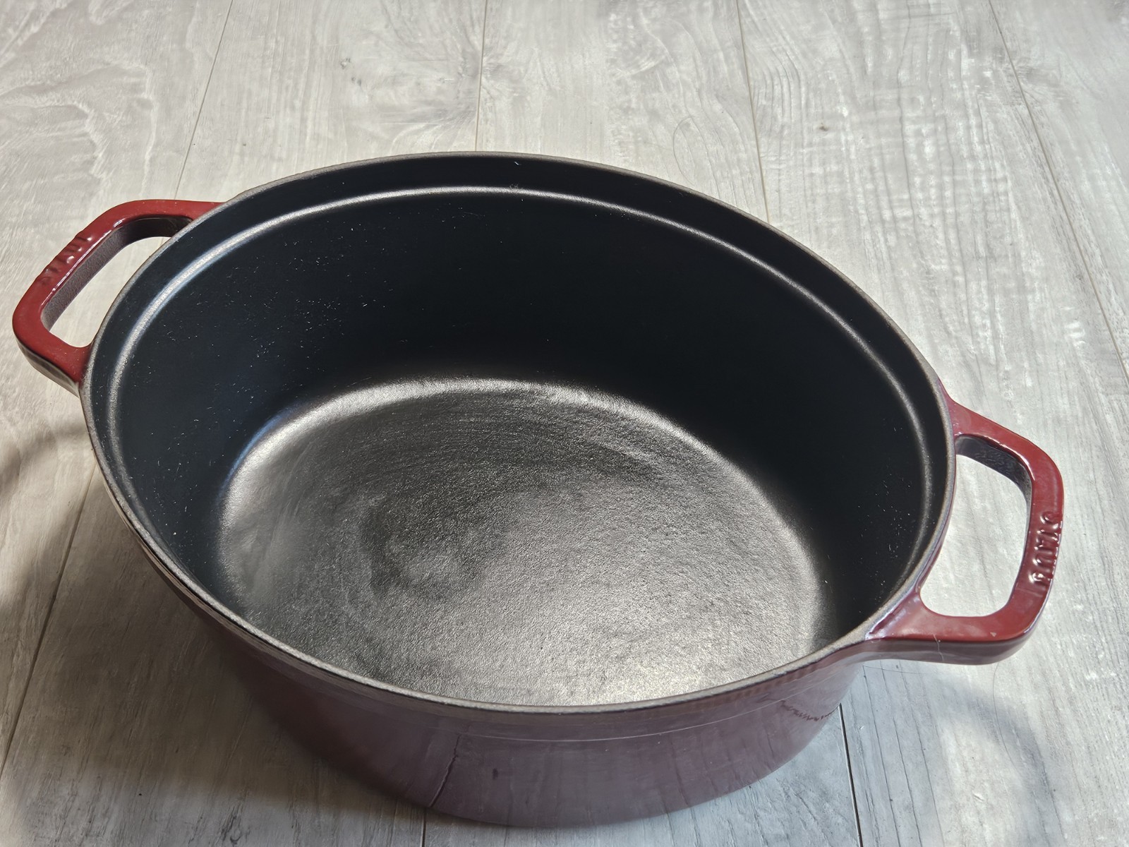 💥STAUB ENAMELED CAST IRON LA COCOTTE DUTCH OVEN 5.75 QT MAROON EXCELLENT