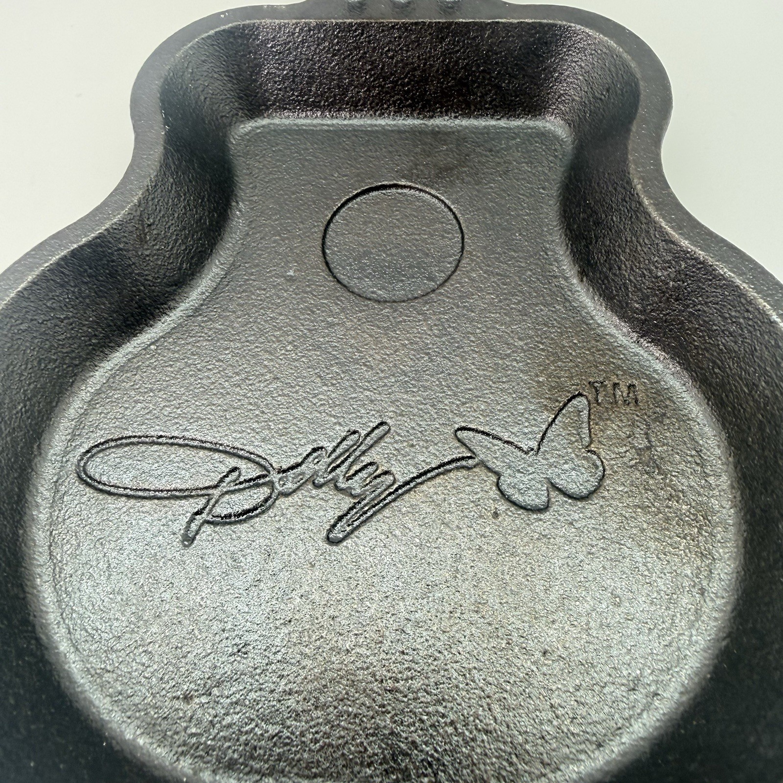LODGE Dolly Parton mini SEASONED CAST IRON SKILLETS (2) 4.5″ x 4.25″, NEW