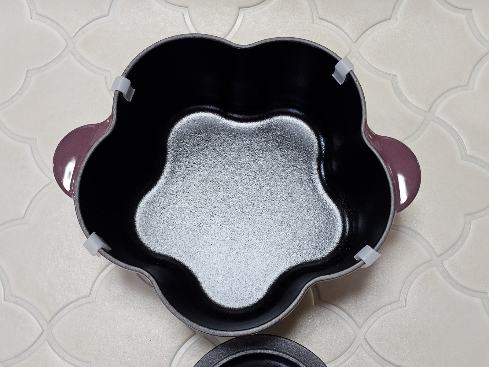 Le Creuset Fig Purple Flower Fleur Dutch Oven 2.2Qt Gold Knob Black Matte Enamel