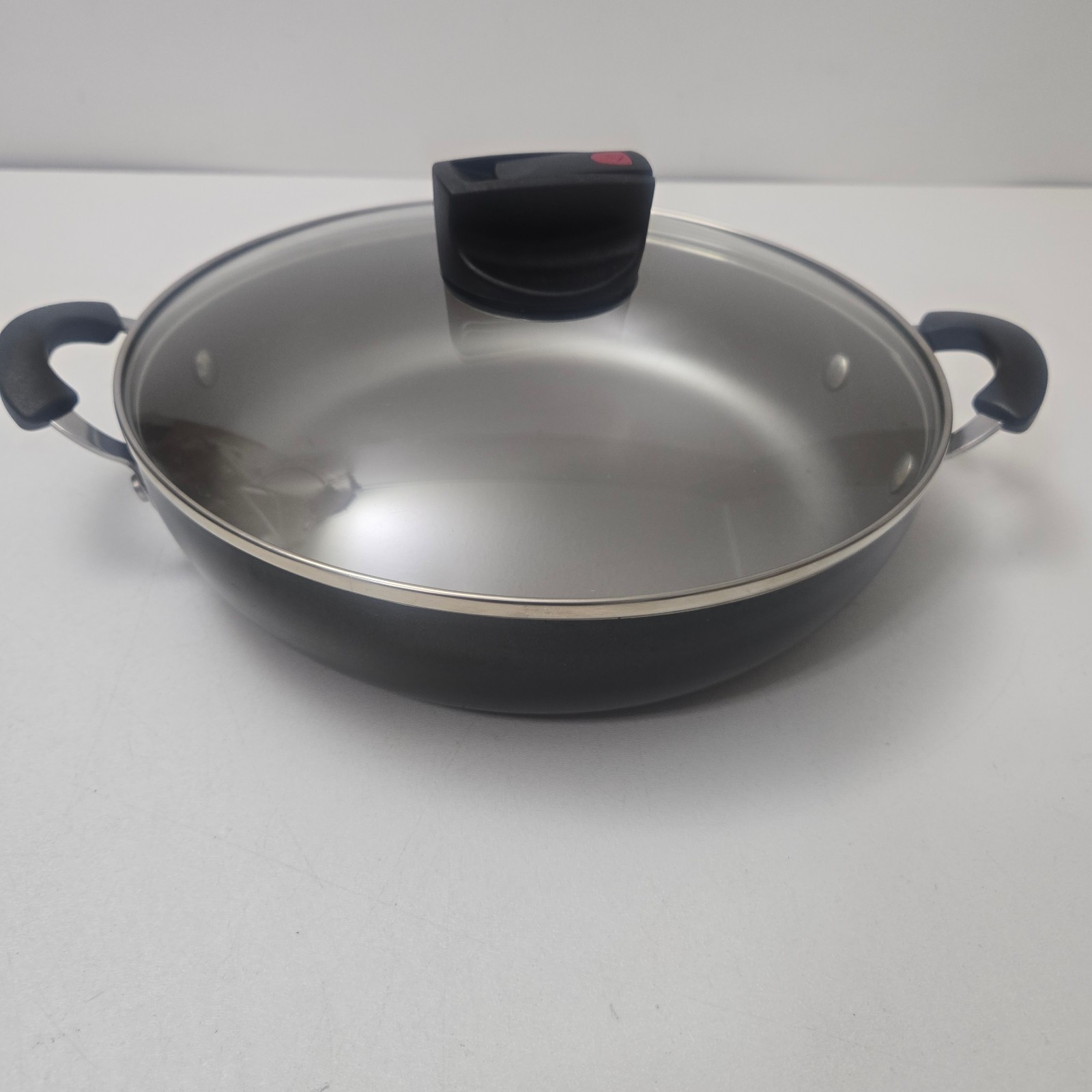 Farberware 11” Nonstick Aluminum Skillet Frying Pan Black & Silver Vented Lid