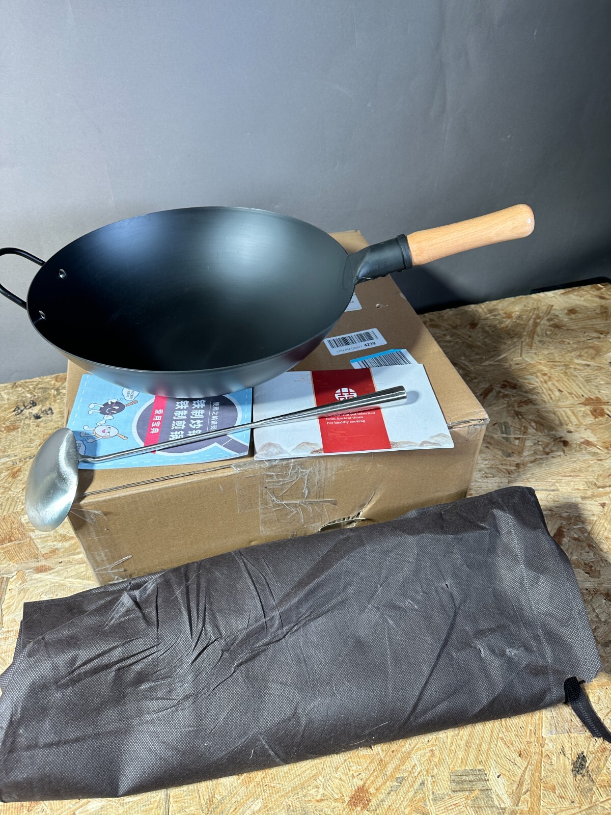 WANGYUANJI Iron Wok, 14.17’’ Traditional Round-Bottom Wok NEW 36cm