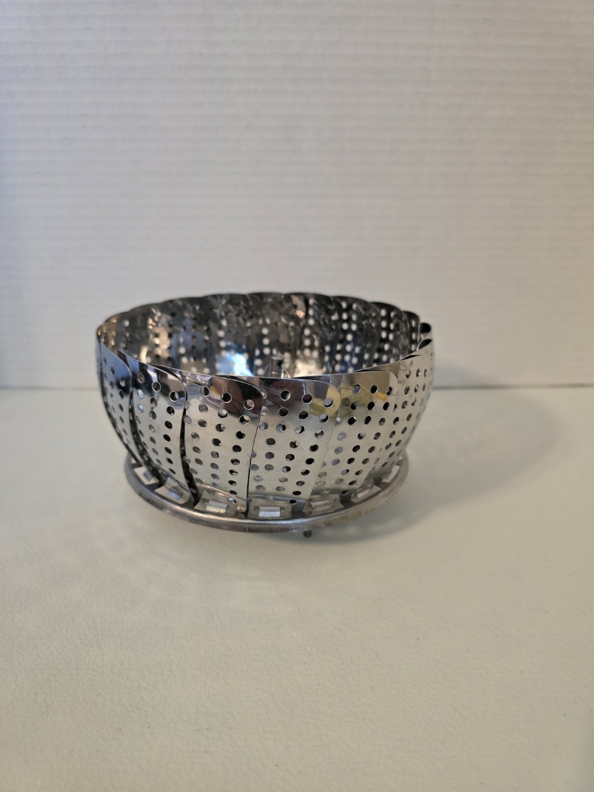 Vintage 1970s 5.25″ Adjustable Stainless Steel Steamer Strainer Colander