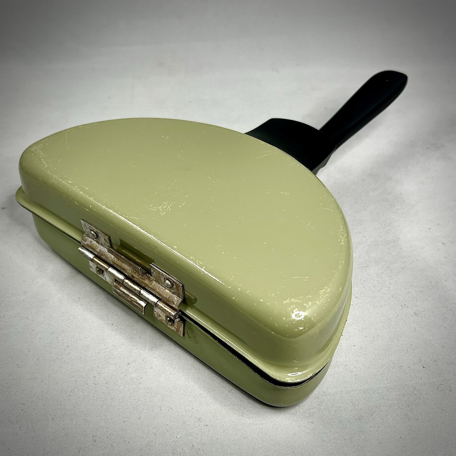 Vintage Hinged Double Omelet Pan, Non-Stick 2-Piece w/ Recipe, Yellow/Green
