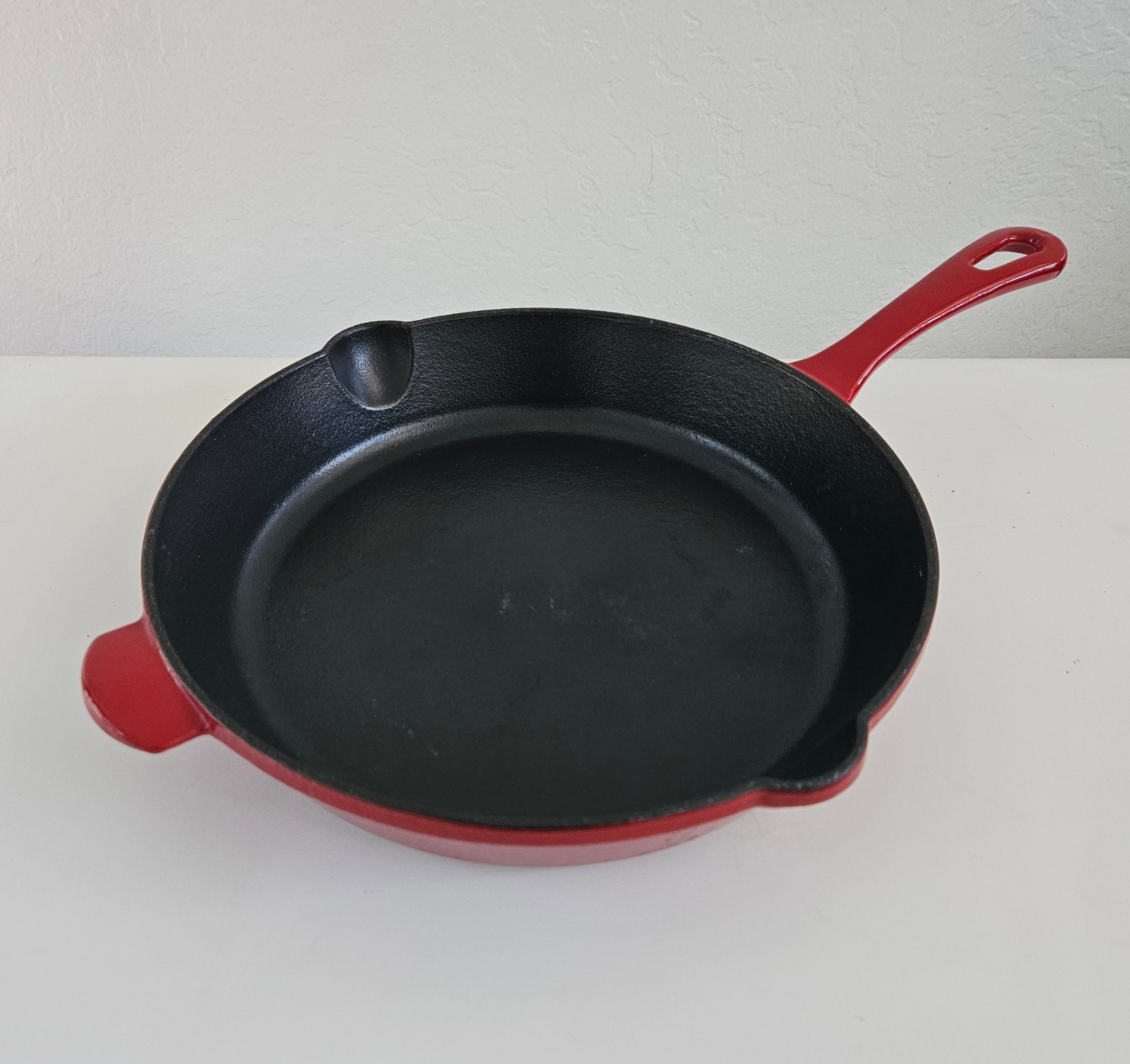 Cuisinart Cast Iron Enamel Skillet 10″ Red Frying Pan Duel Pour Spout C122-24