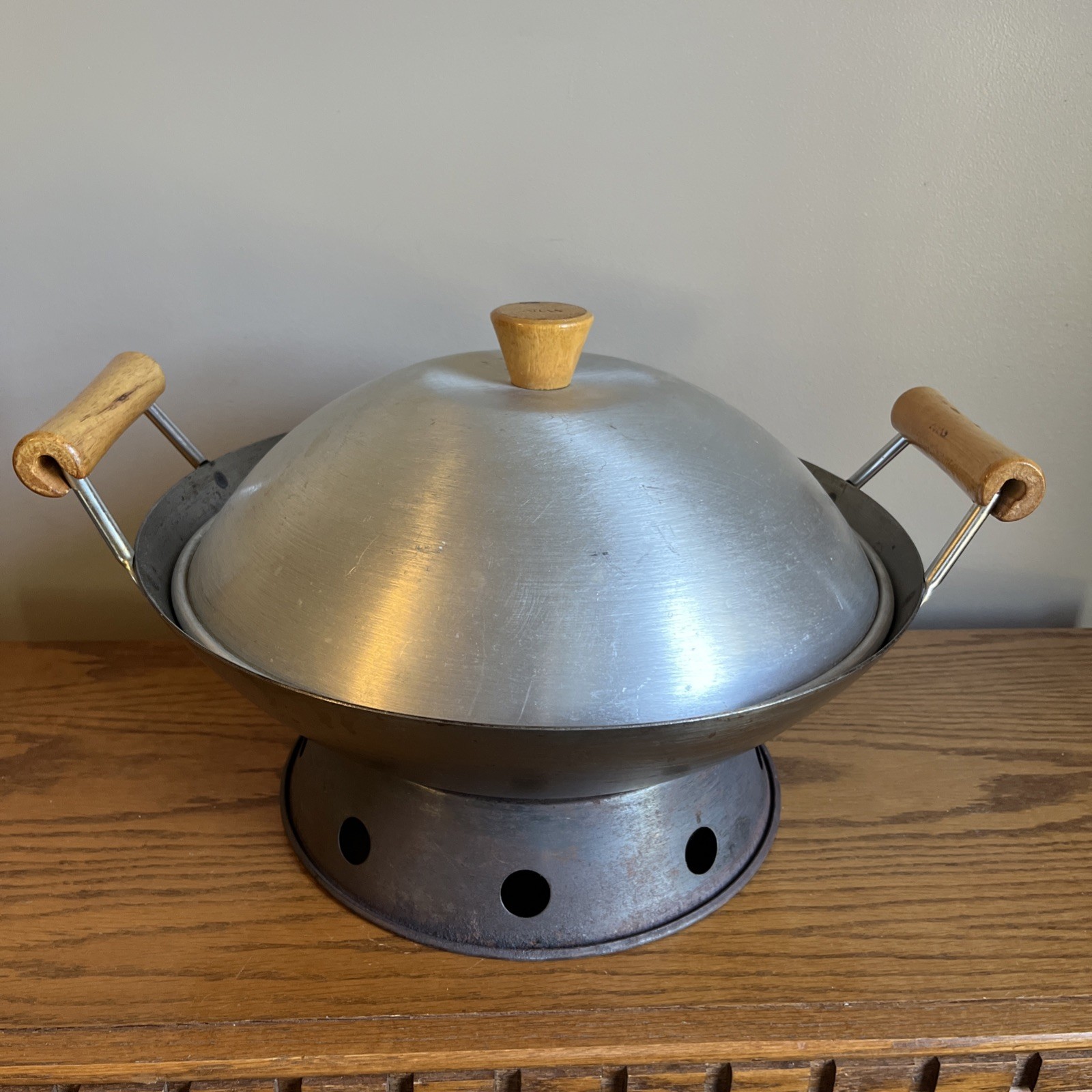 Vintage Atlas Metal Spinning Co. Wok with Handles Includes Lid and Base