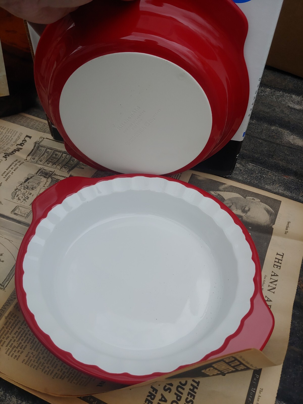 2 KitchenAid 9″ Round Casserole Or Deep Dish Pie Plate Red / White.