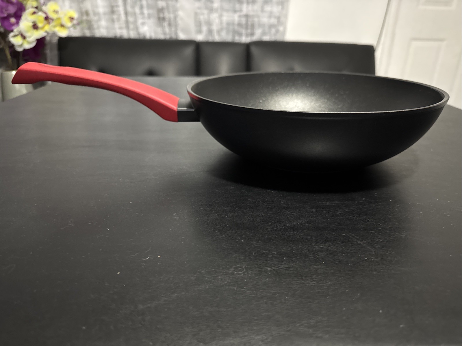 Uniware Non Stick Wok 11” PFOA Free Silicone Grip Non-scratch Italian Made