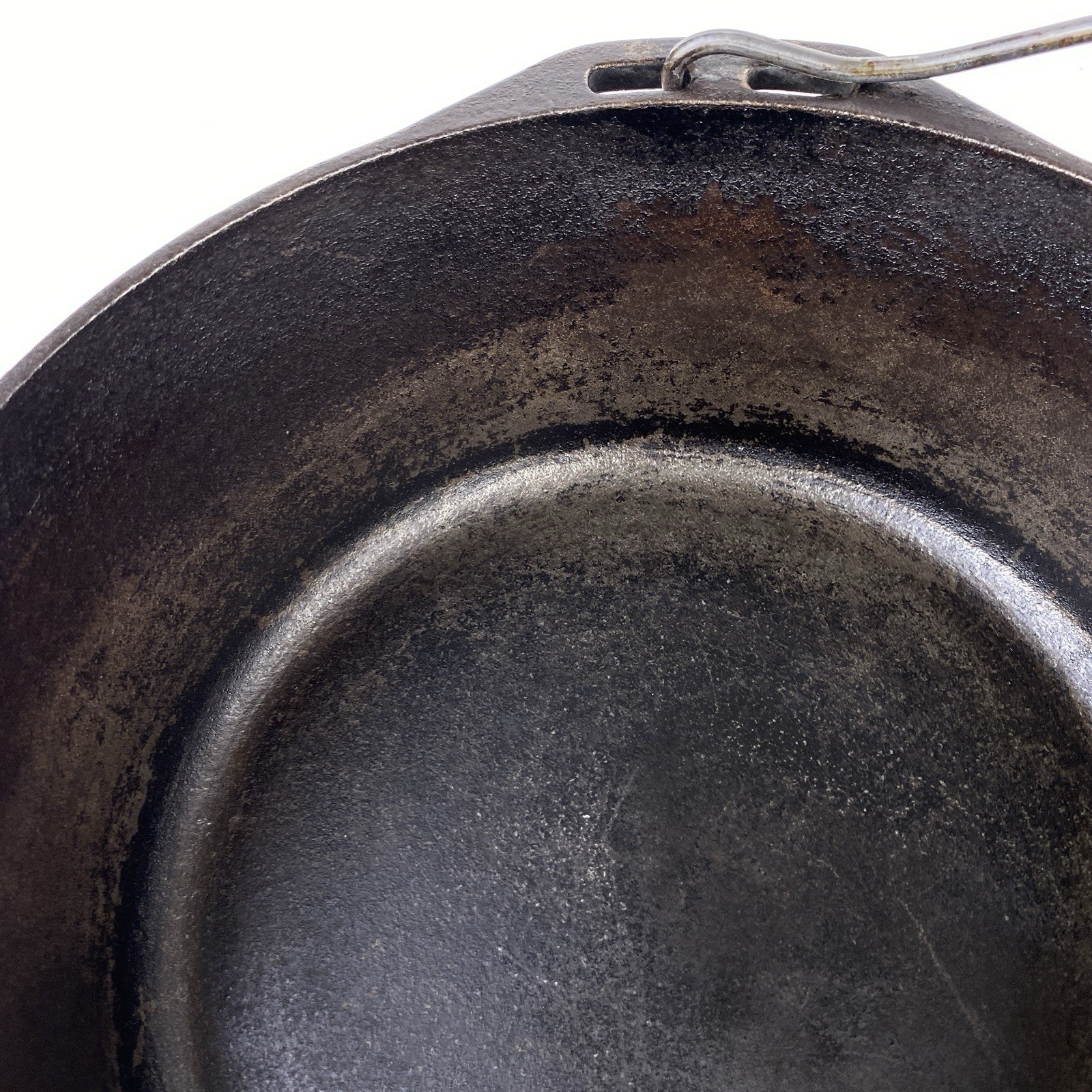 Lodge USA 8DO Cast Iron 8 Quart Camp Dutch Oven with Lid & Bail Handle 10.25″