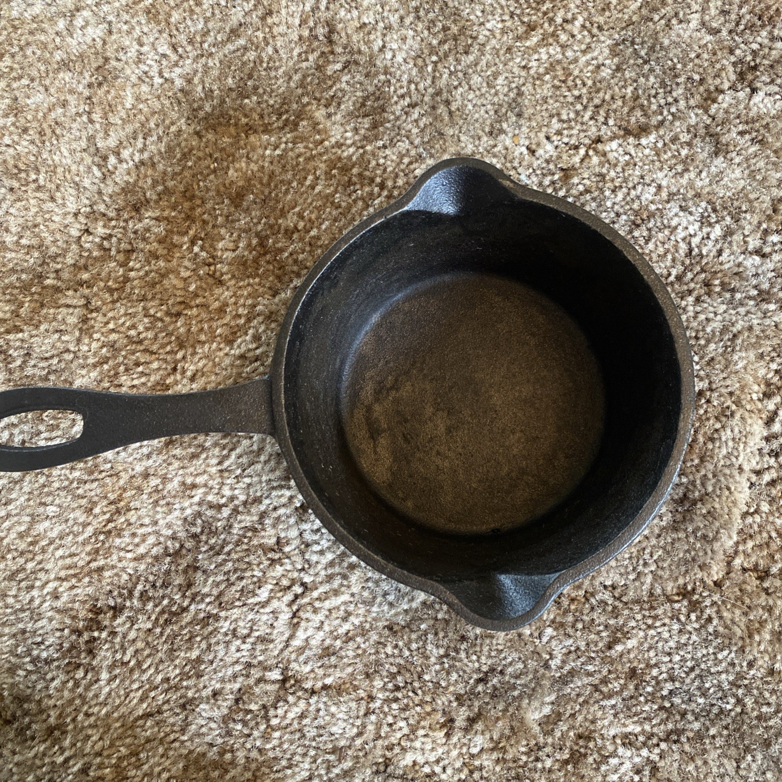 Bayou Classic Quart Cast Iron Covered Sauce Pot Self-Basting Lid Black Vintage