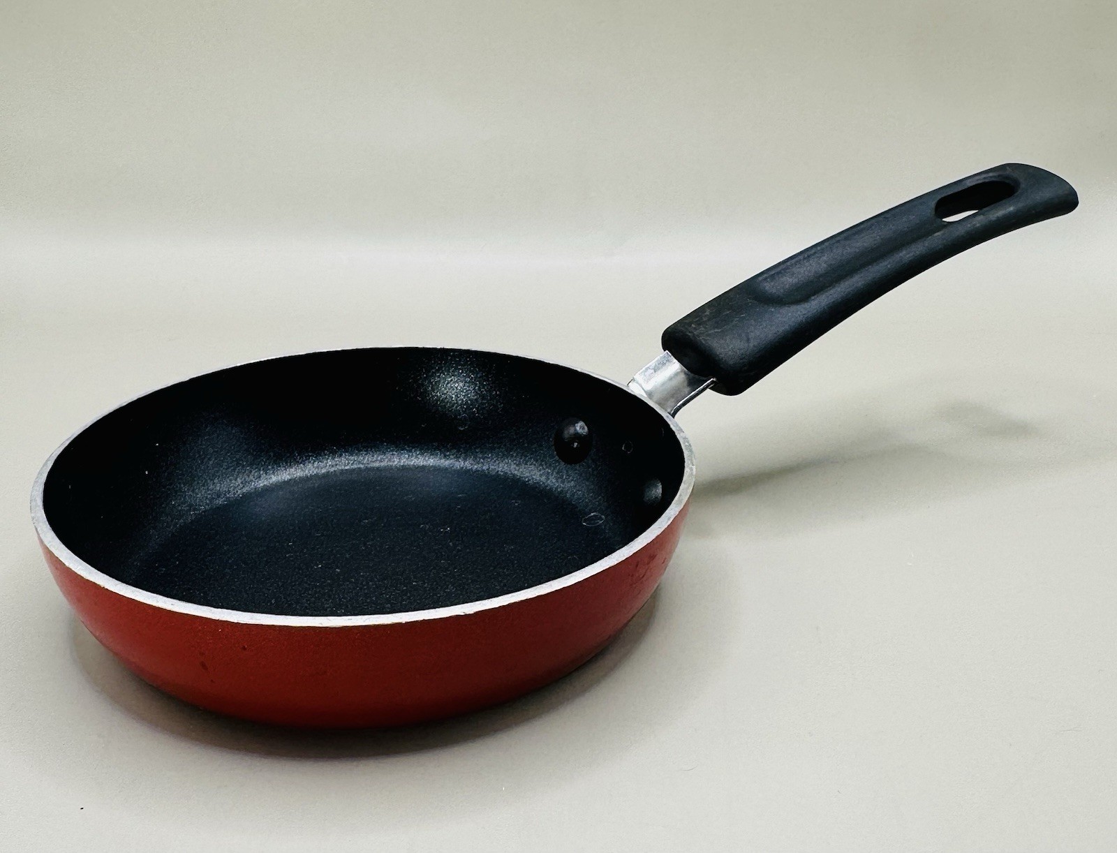 Small 5″ Non-Stick Cooking Egg Basic Pan