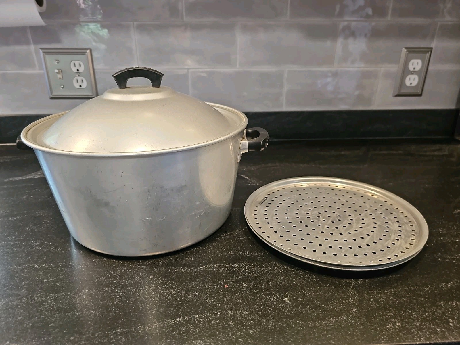 WEAR-EVER TACU #728 1/2 Large Aluminum Stock Pot Dutch Oven 8 QUART Vtg
