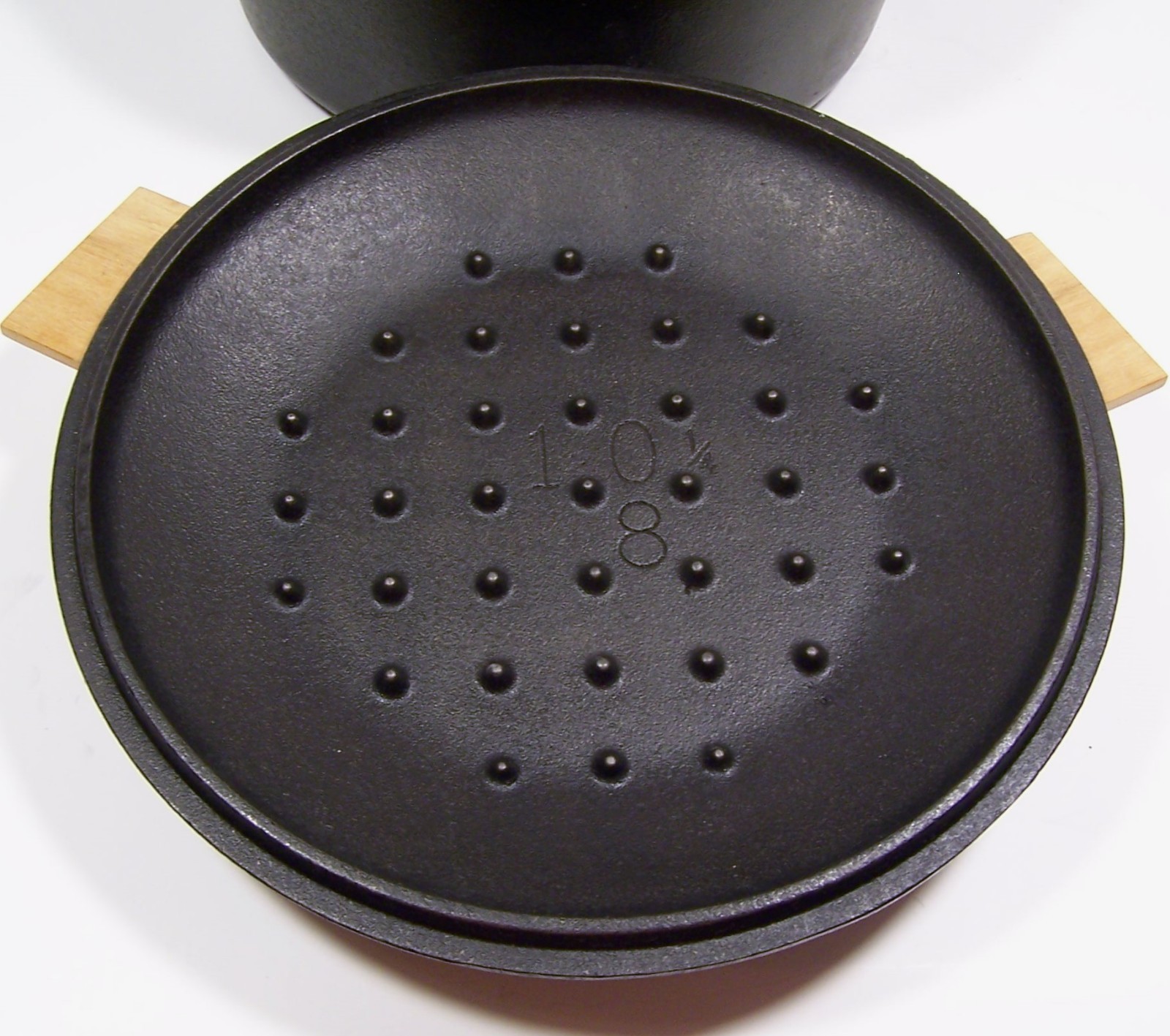 LODGE 10 1/4 inch 8 DO Cast Iron Dutch Oven w/Lid Bail Handle Camping Outdoors