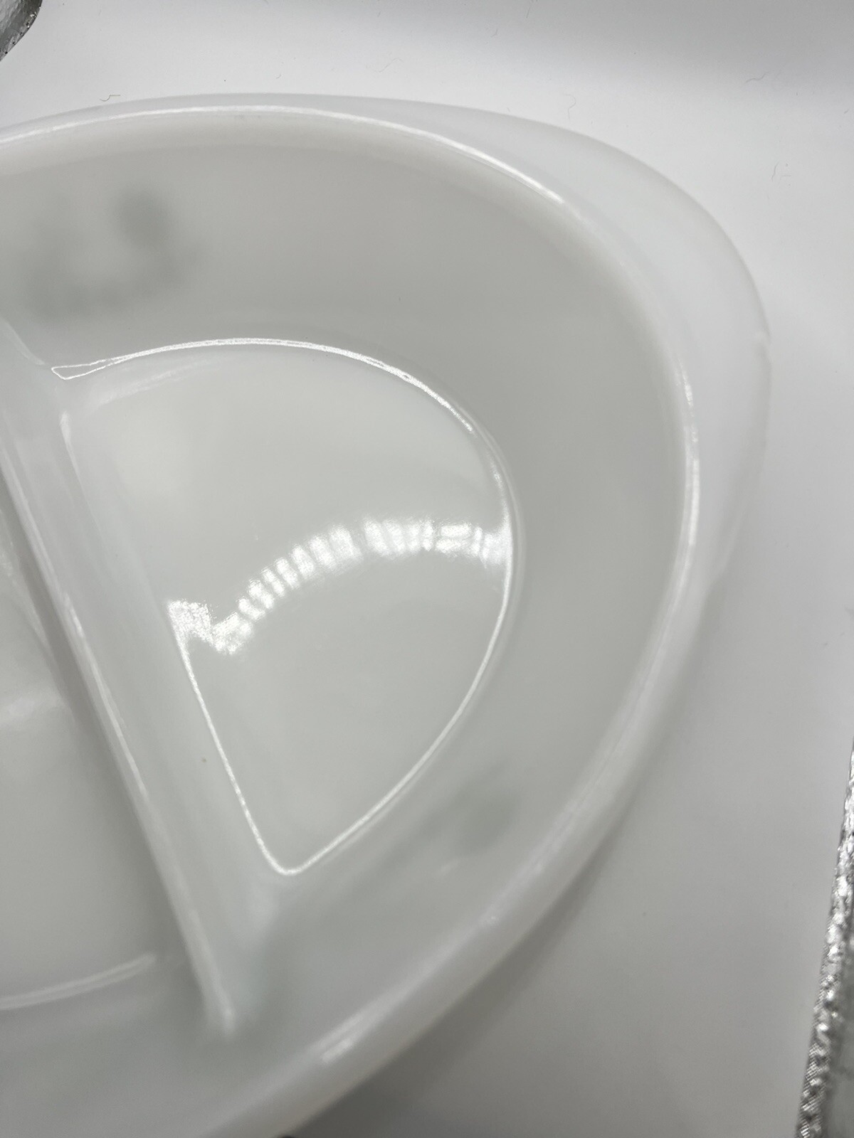 GLASBAKE GREEN DAISY MILK GLASS 10 INCH DIVIDED J2352 CASSEROLE / SERVING DISH