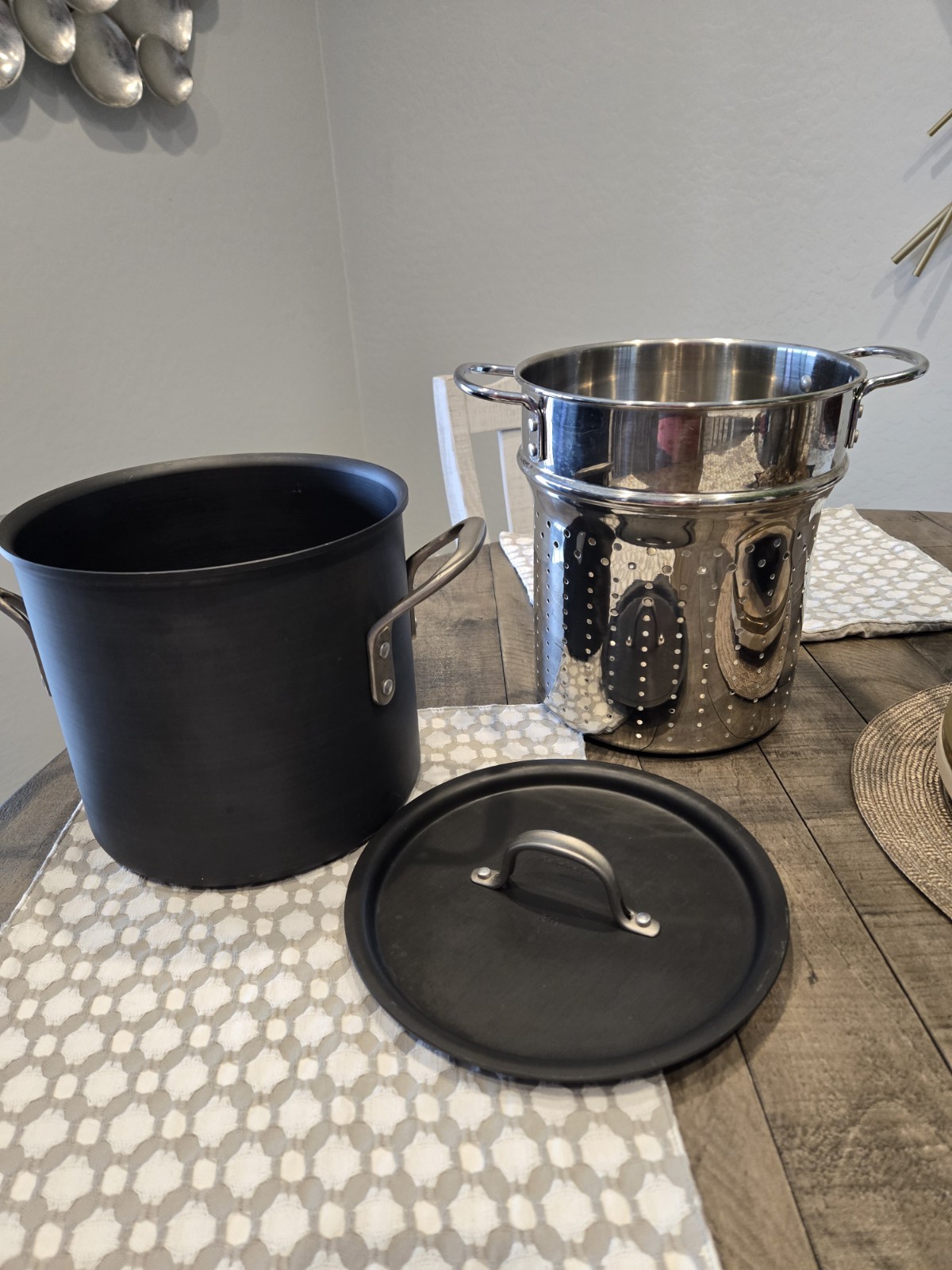 Calphalon Stock Pot Large 8 Qt, #808 Hard Anodized Made USA & Strainer