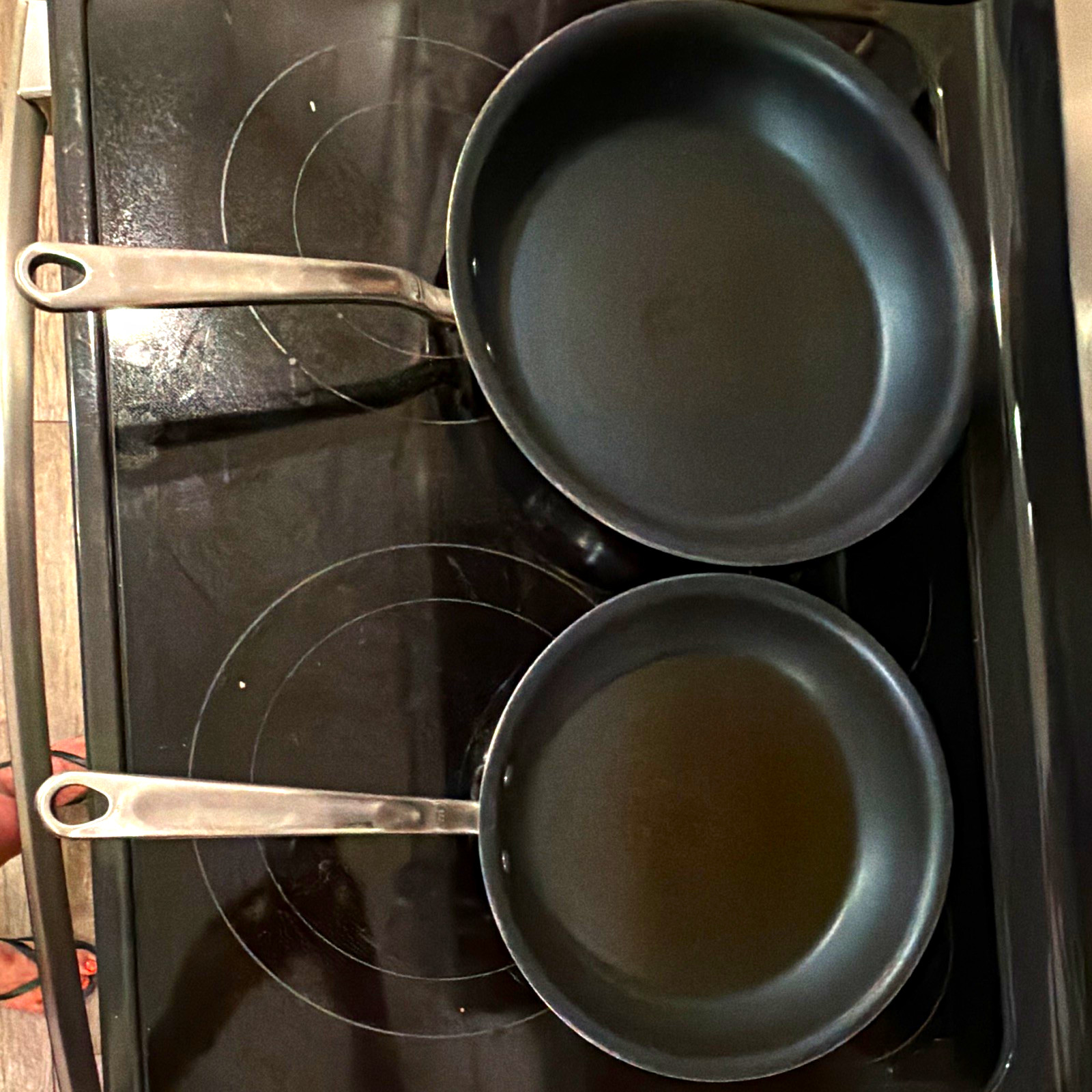 All-Clad HA1 2-Piece Nonstick Frying Pan Set, Black/Silver, 10in, 12in, 500°F