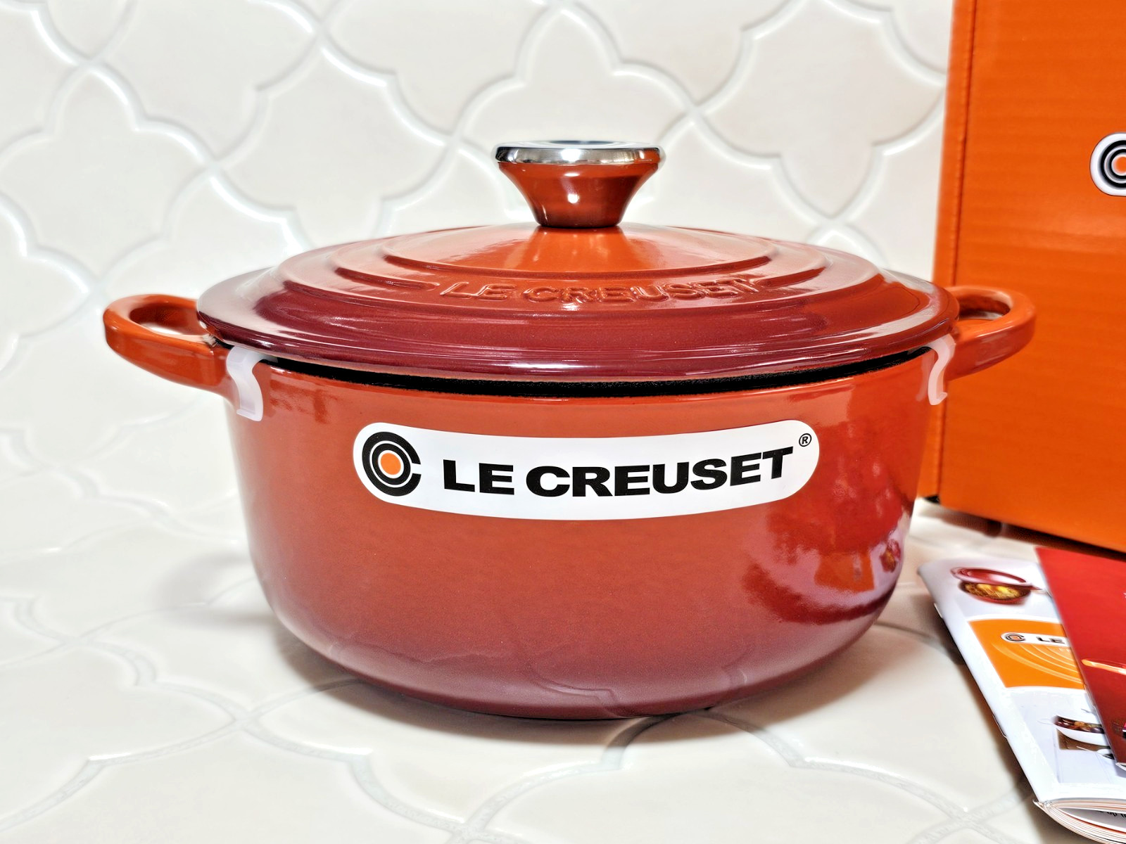 Le Creuset Cayenne Red 20cm 2.75 Qt Classic Round Dutch Oven Cast Iron NIB