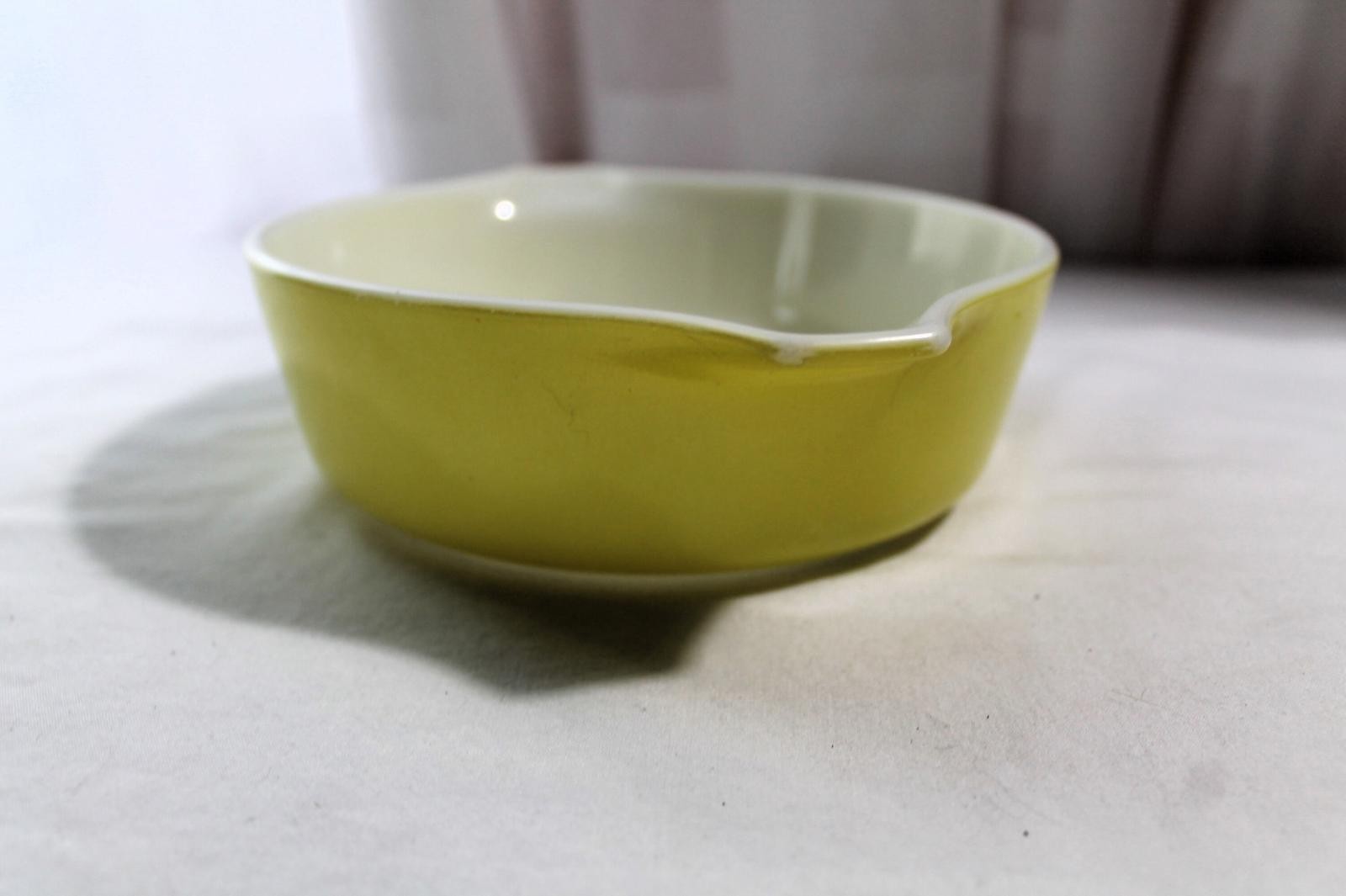 Vintage PYREX Verde 1 Pint Cinderella Round Casserole No. 471, No Lid