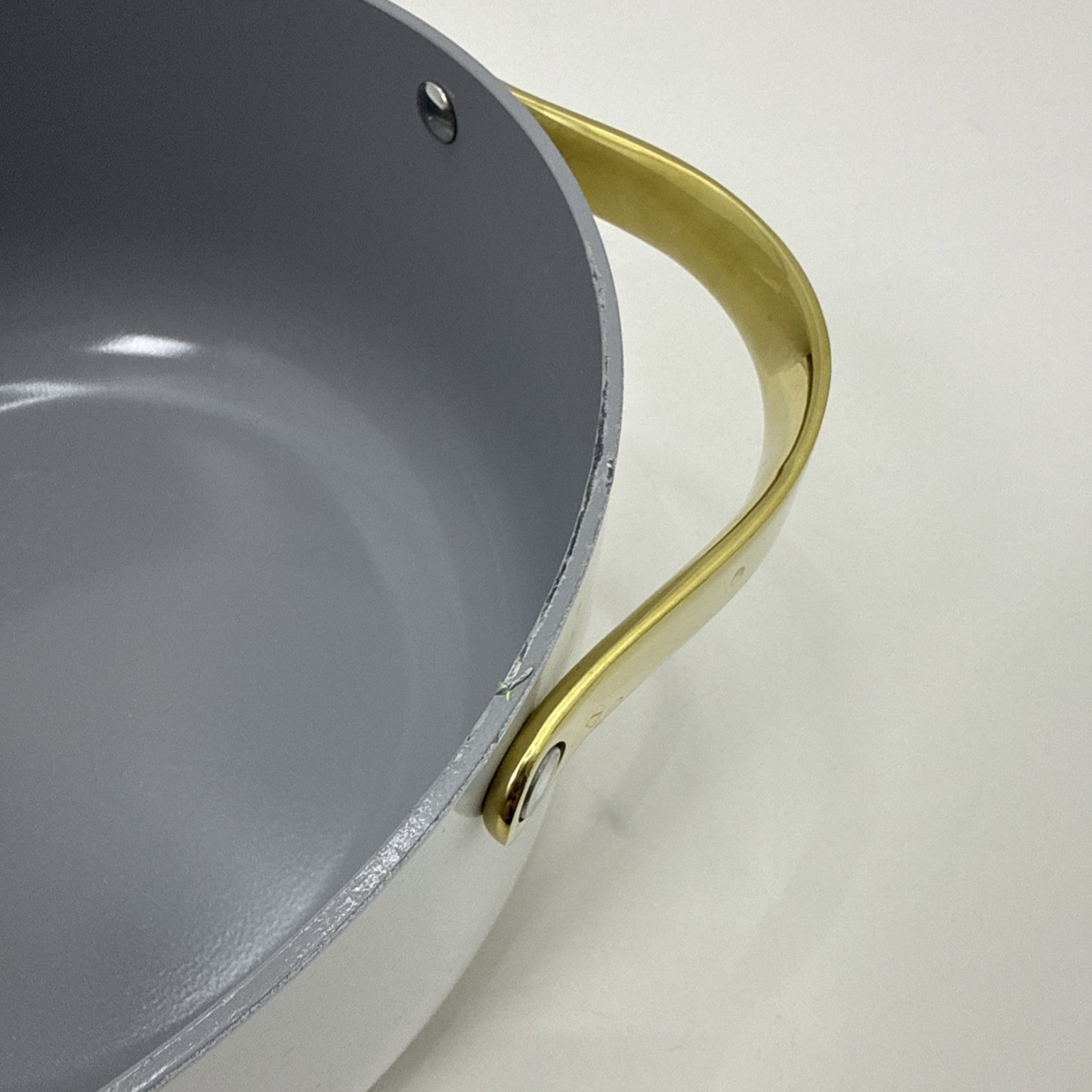 CARAWAY Non-Stick Ceramic 6.5 qt Dutch Oven/Stockpot w/Lid (White & Gold)