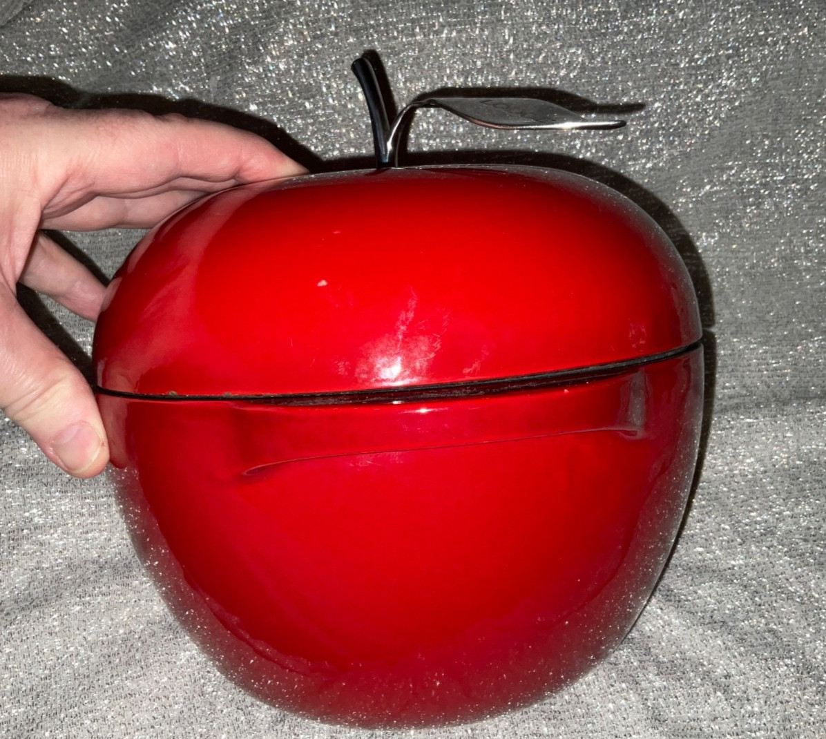 Lodge Enameled Cast Iron Dutch Oven with Lid 3 Qt Red Apple Shaped See Pics