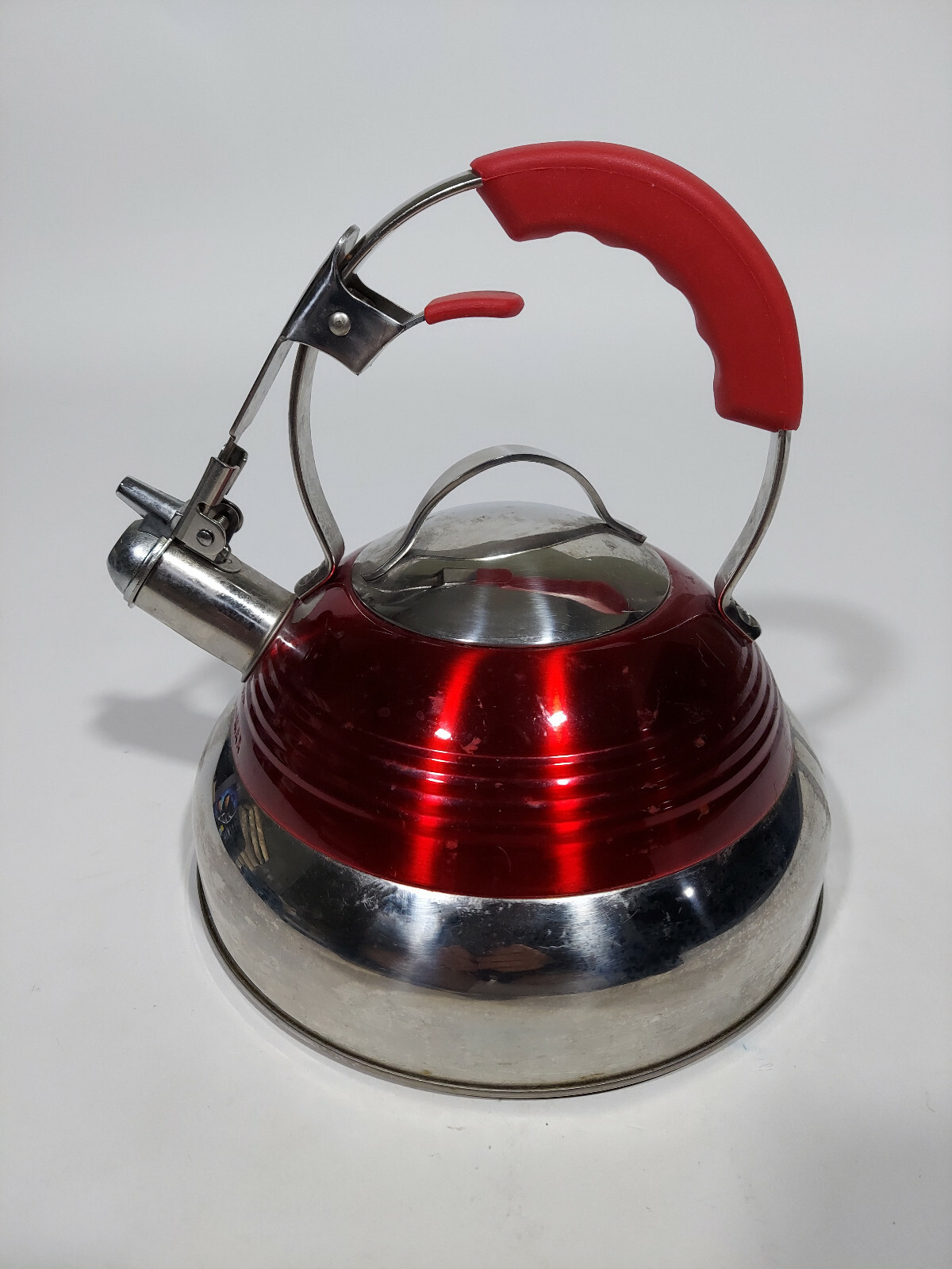 IL MULINO New York 2 QT Stovetop Whistling Tea Kettle Pot Red