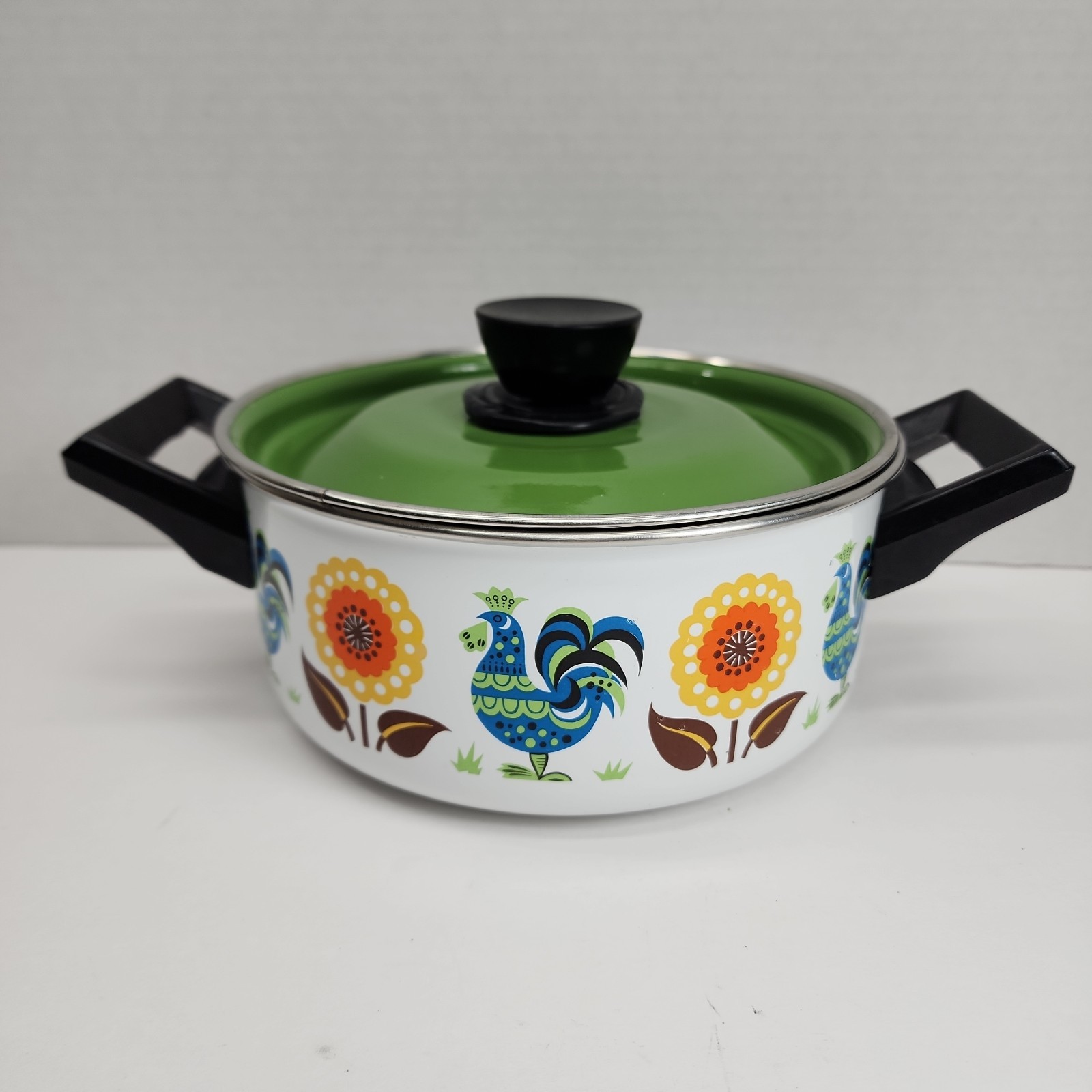 Steel Enamel 2 Qt Rooster And Sunflower w/ Green Lid.