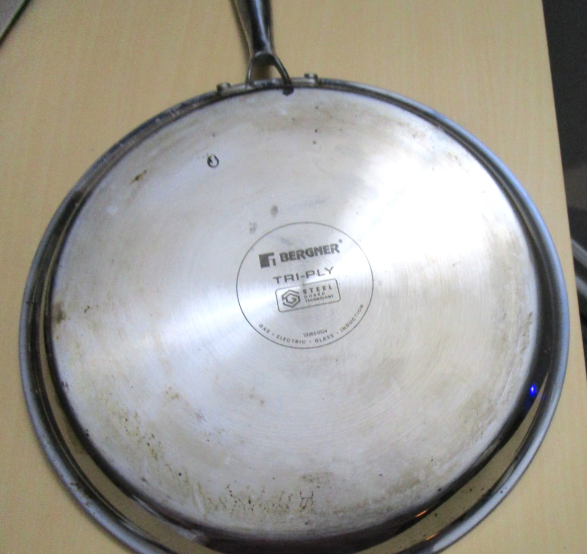 Bergner Tri-Ply Steel Guard Non-Stick Flat Fry Frying Pan Skillet 10″ interior