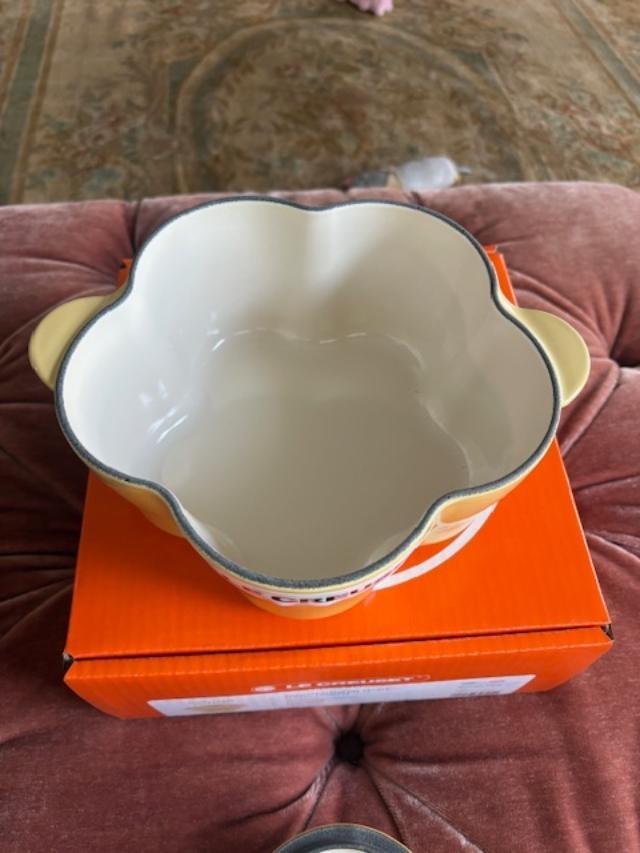 Le Creuset Traditional Petal Enamelled Cast Iron Oven 2.25 qt Camomille Rare