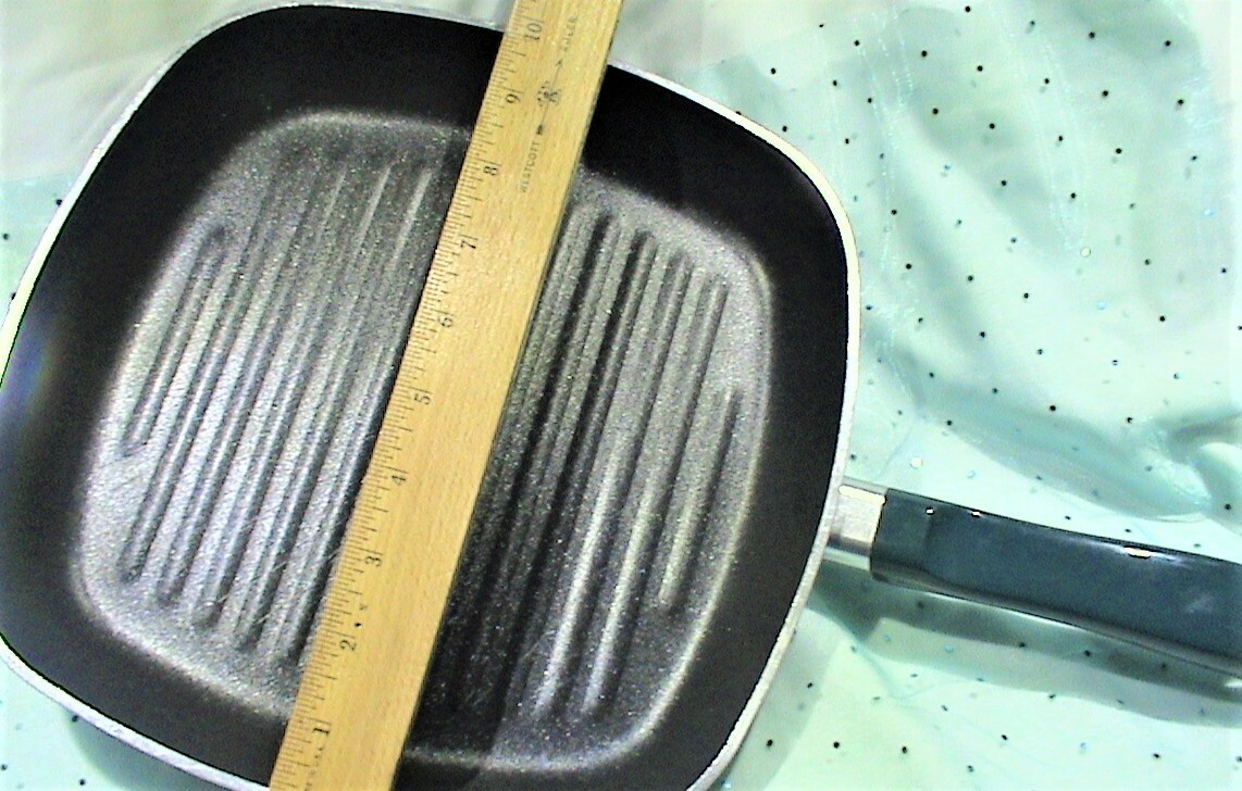 Vintage ‘Made In France’ 10.25in. Green Square Stainless Sear Grill Pan Skillet