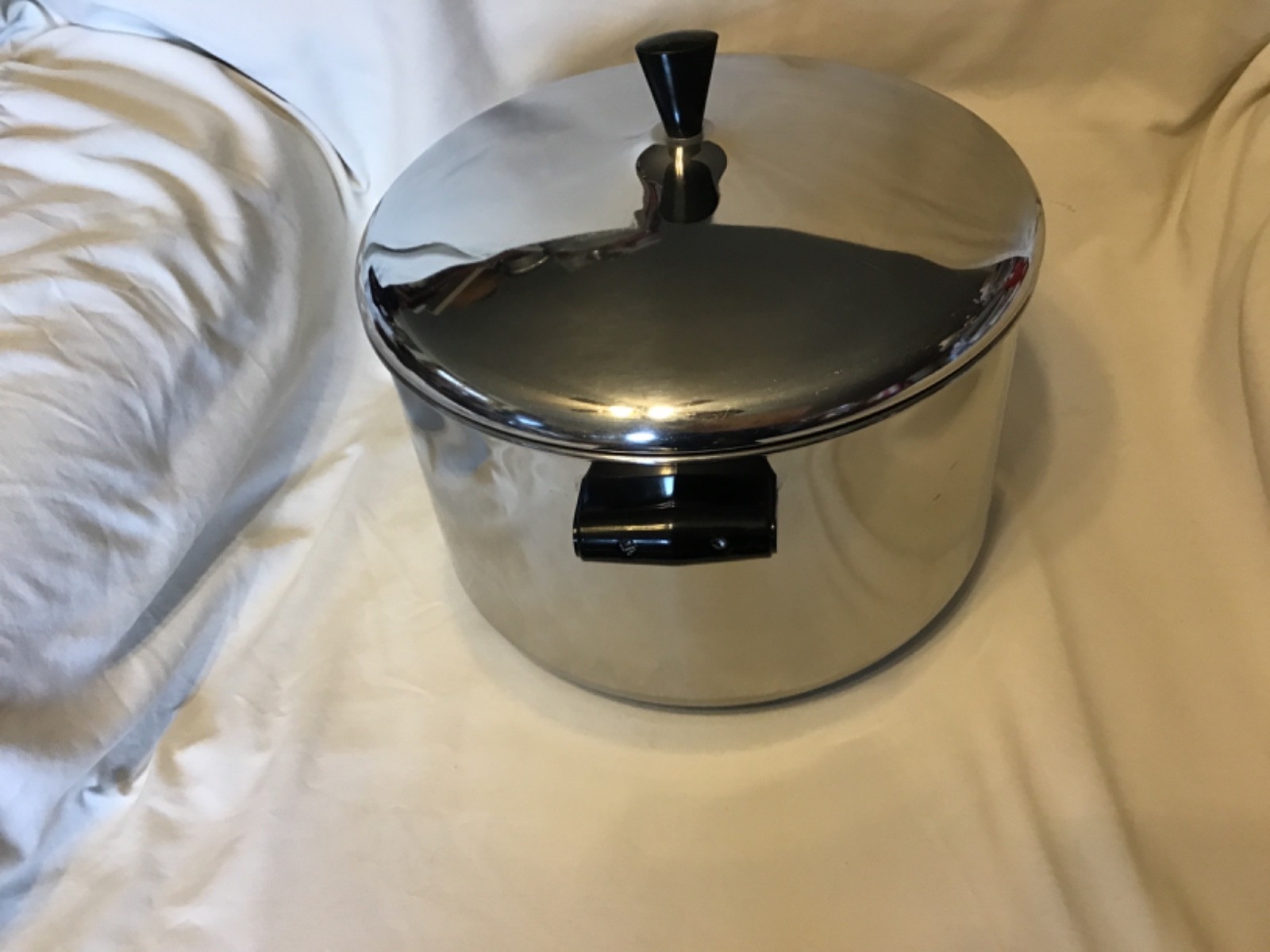 Farberware Stainless 8 qt stockpot w/lid aluminum bottom GC clean 10.5” Round