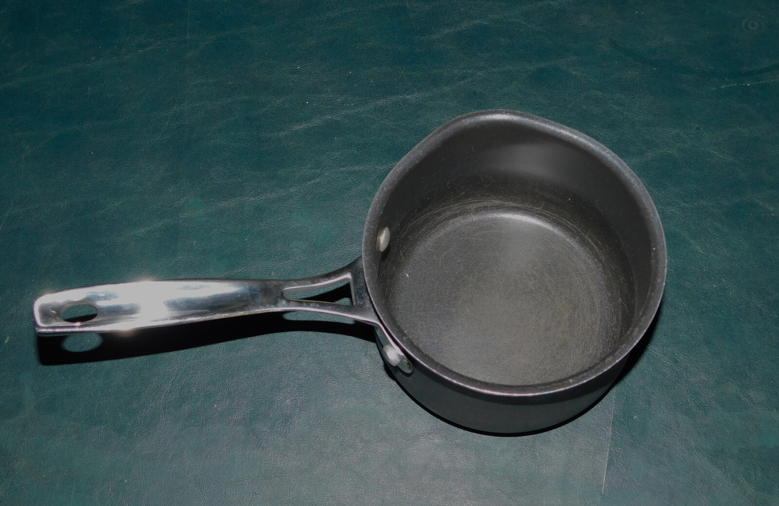 Cuisinart Contour Hard Anodized Pour Saucepan with Cover 1.5qt pre-owned in VGC
