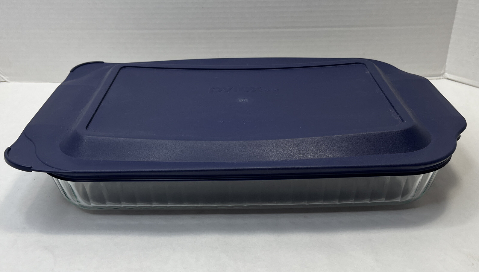 Pyrex 233-S Clear Fluted 3 qt Casserole Dish w/ Lid 13”x9” Outside 15.25”x9.5”