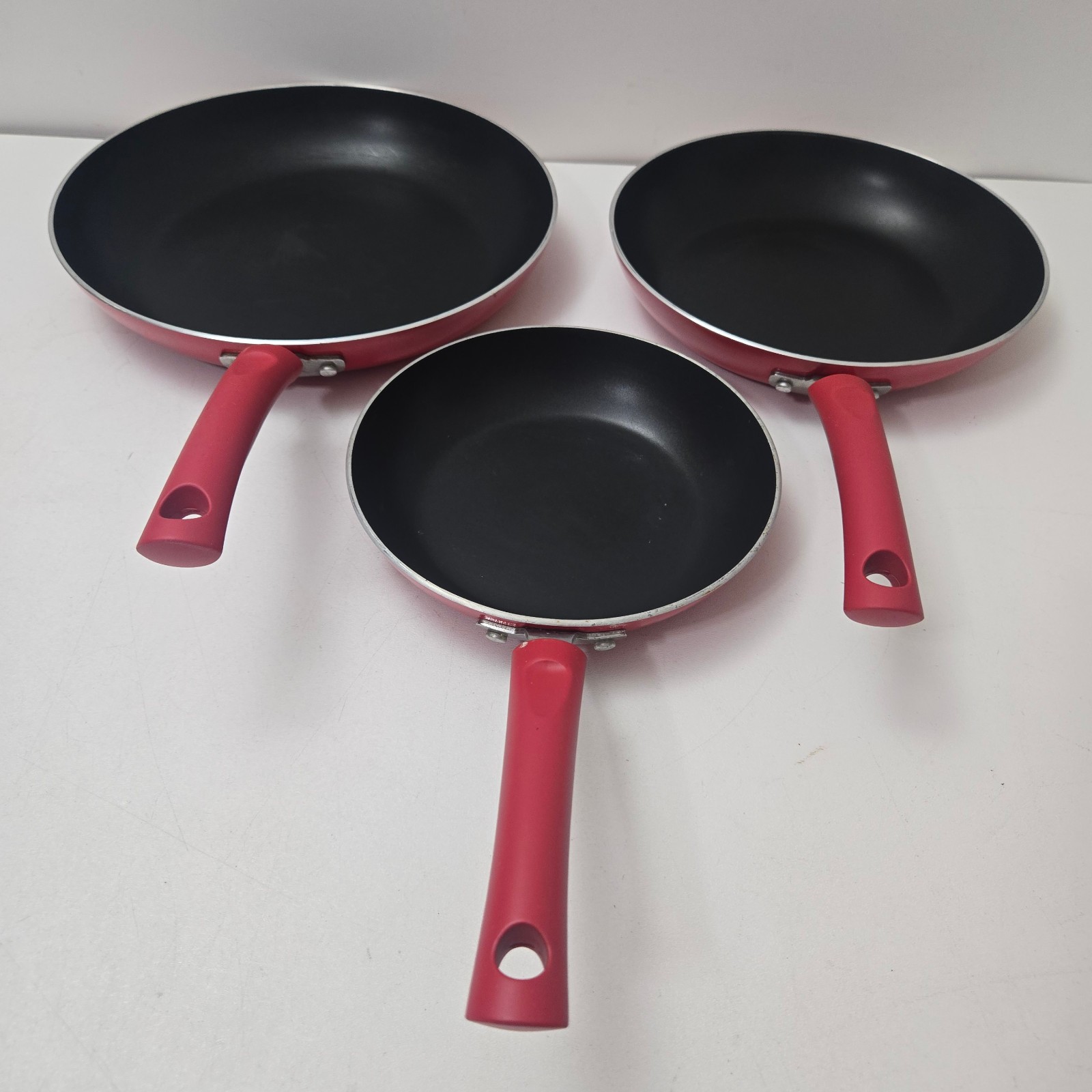 Nonstick Cookware Set 3-Piece Red Aluminum Stay-Cool Handles Skillets