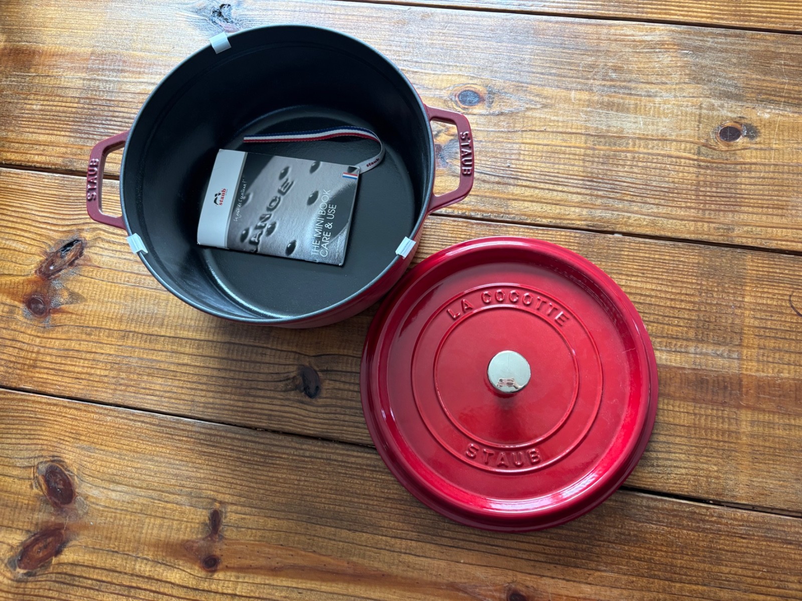 Staub 40509-835-0 Round Cocotte – Cherry Red